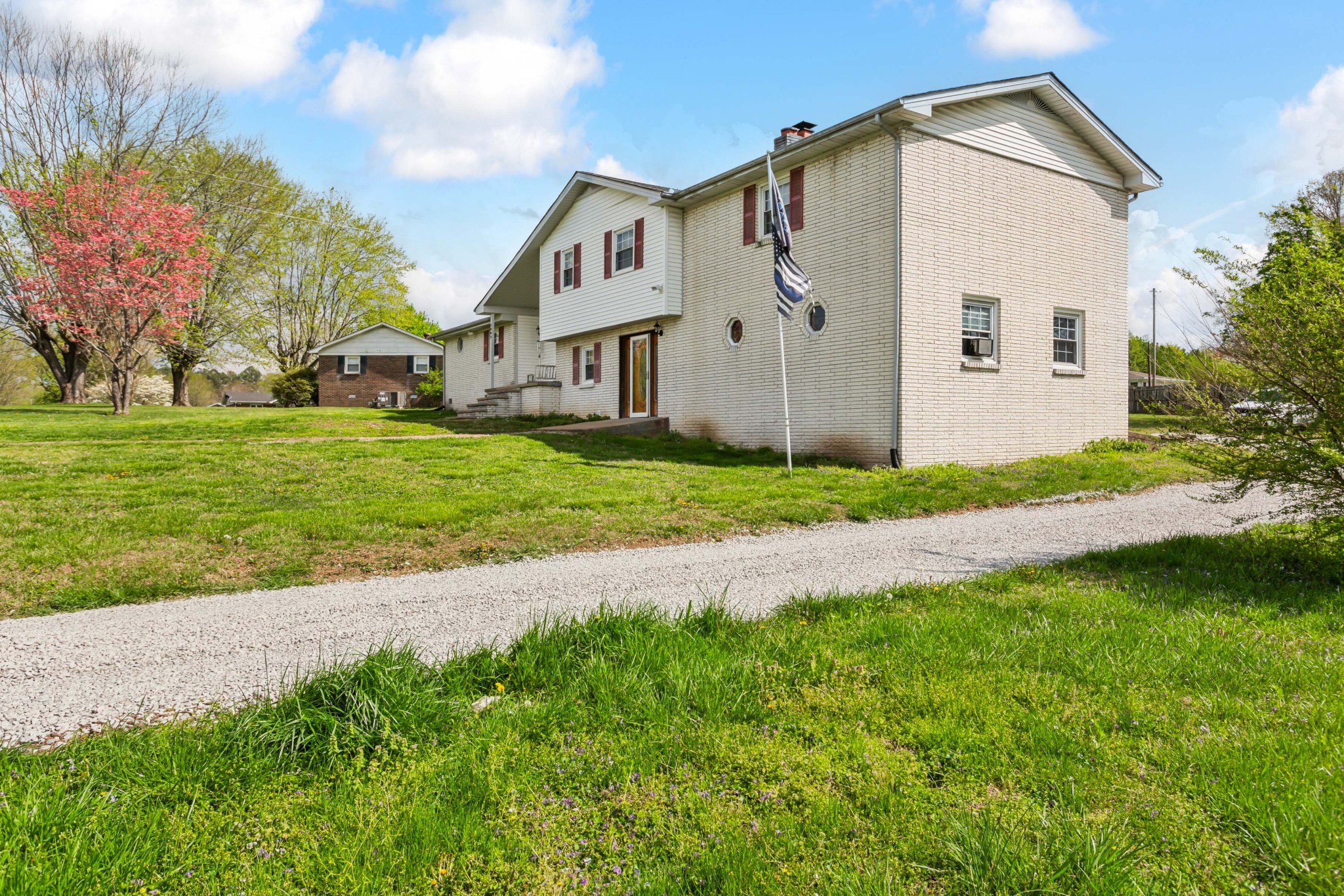1403 Cardinal Dr Property Photo 3