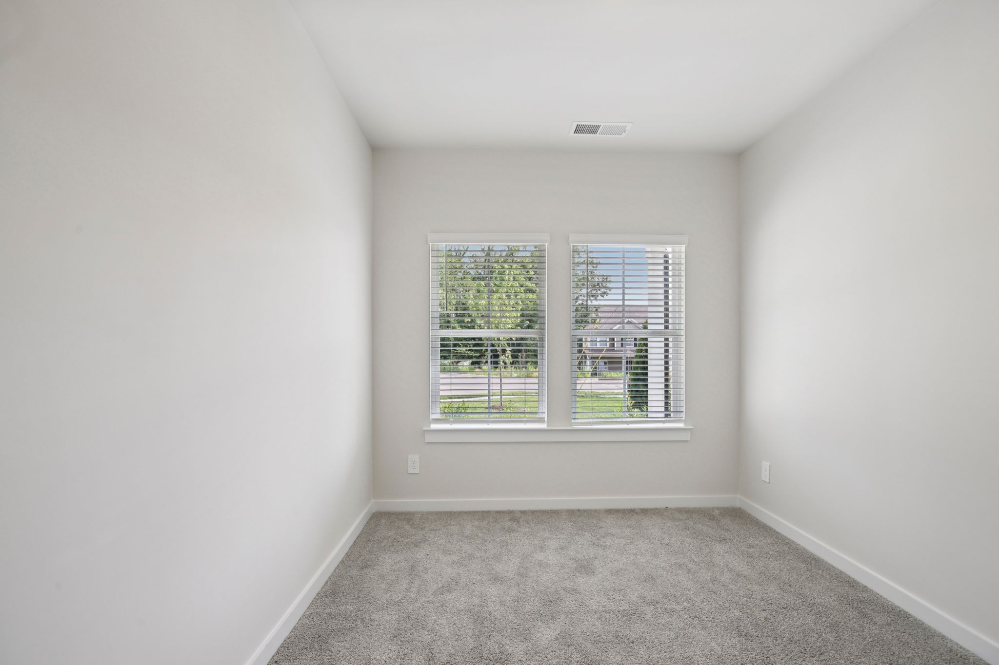 7257 Legacy Dr Property Photo 21