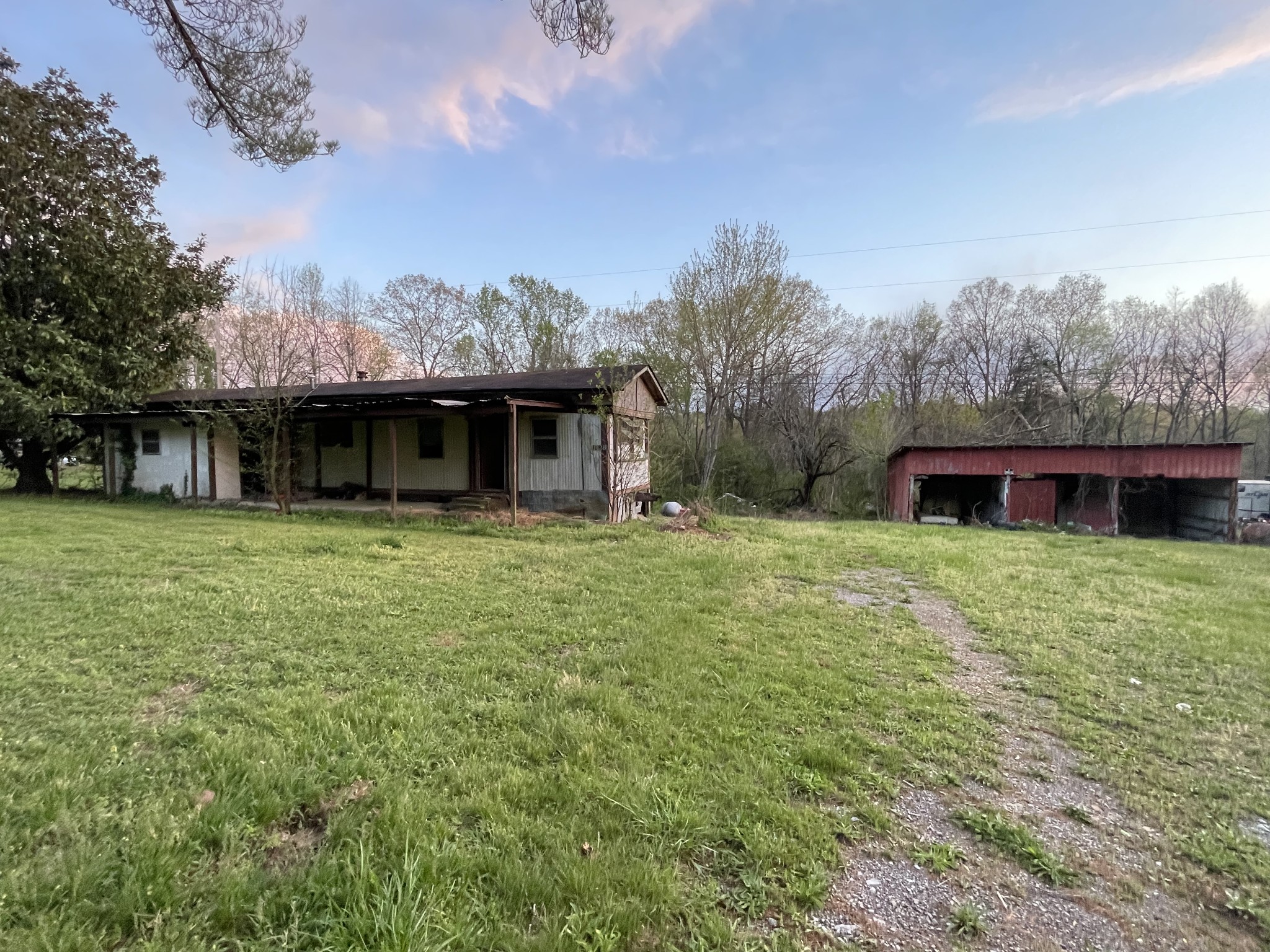 1328 Edmenson Rd Property Photo 3