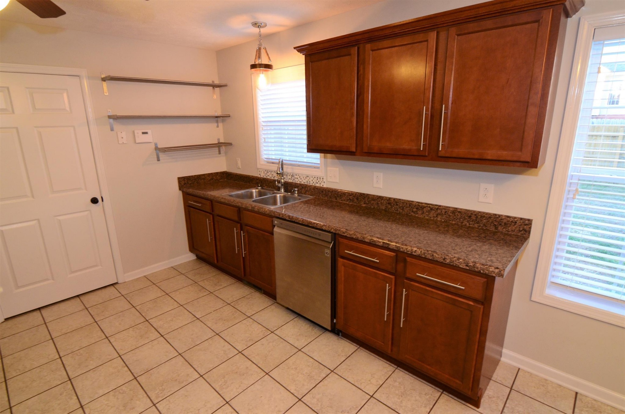 1525 Apache Way Property Photo 7