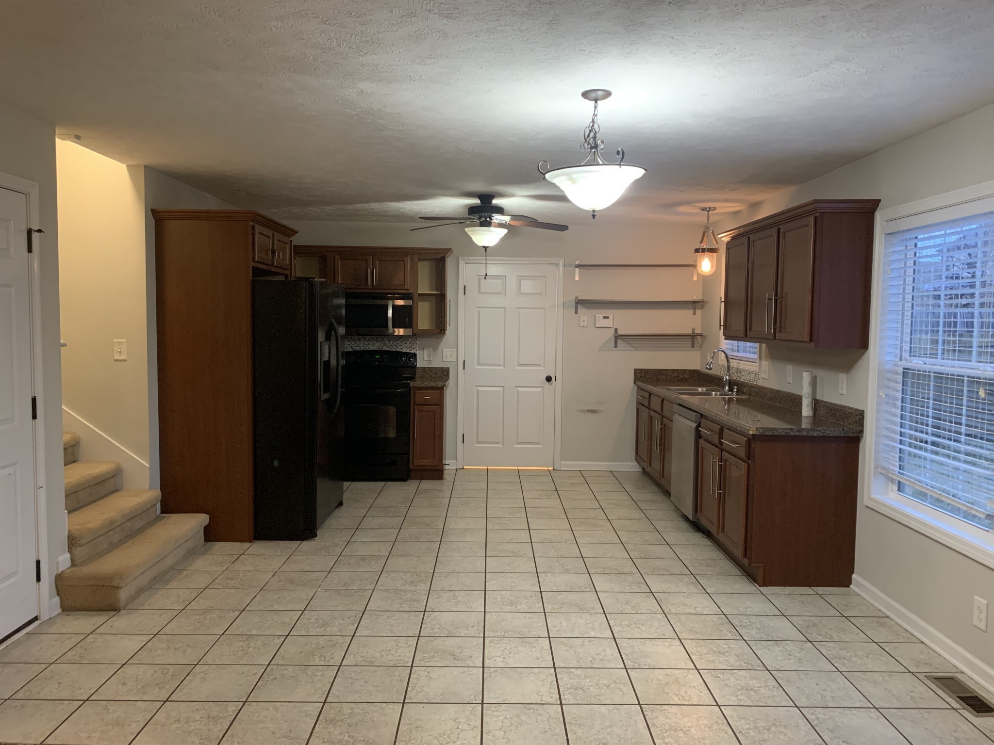 1525 Apache Way Property Photo 9