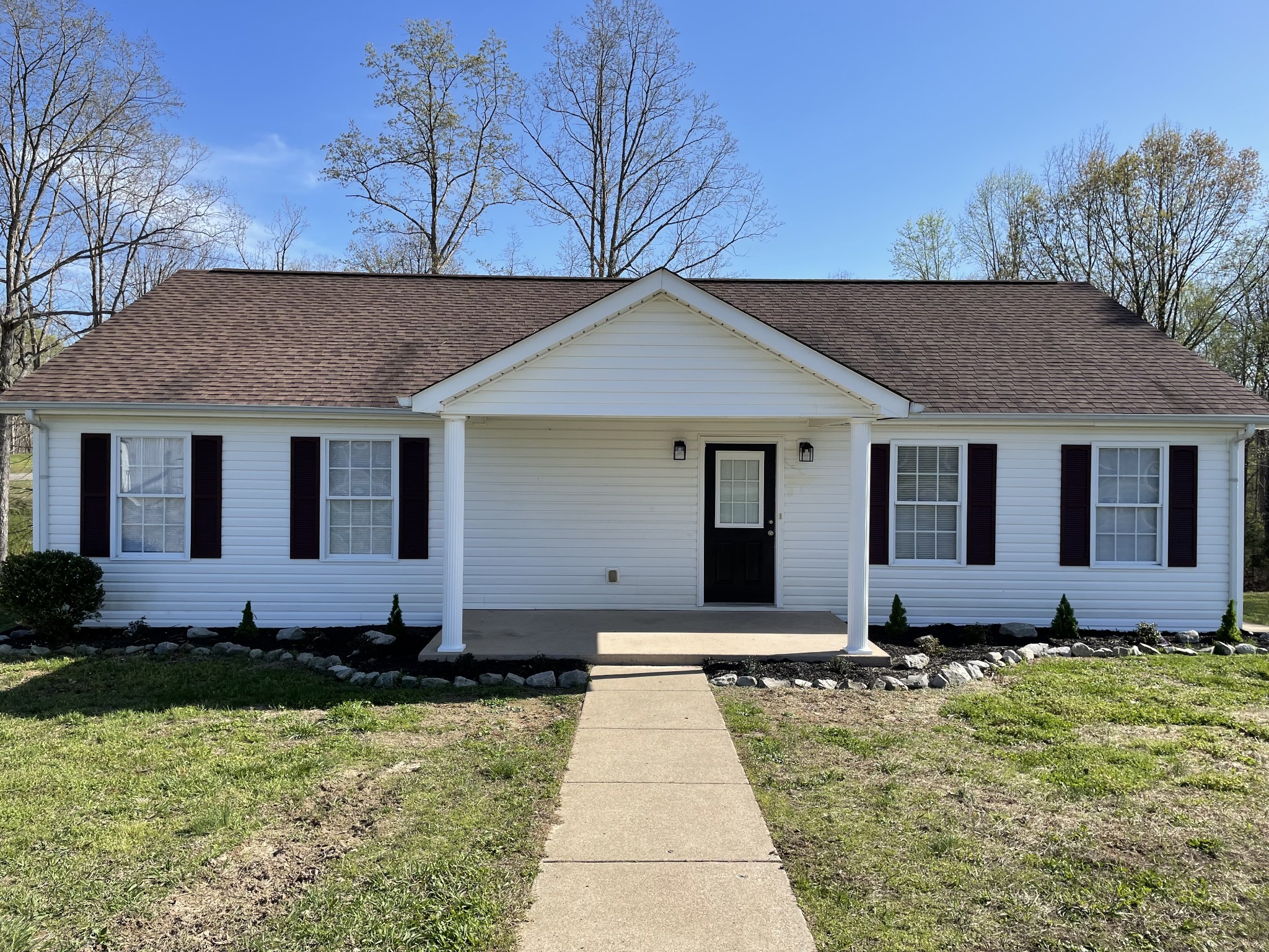 55 Old Schoolhouse Ln Property Photo