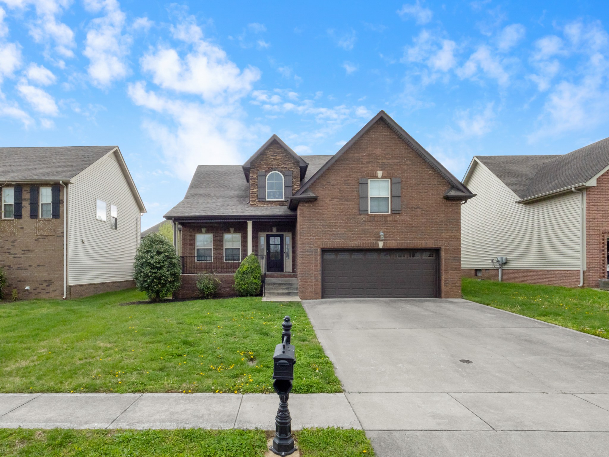 3715 Windhaven Ct Property Photo 3