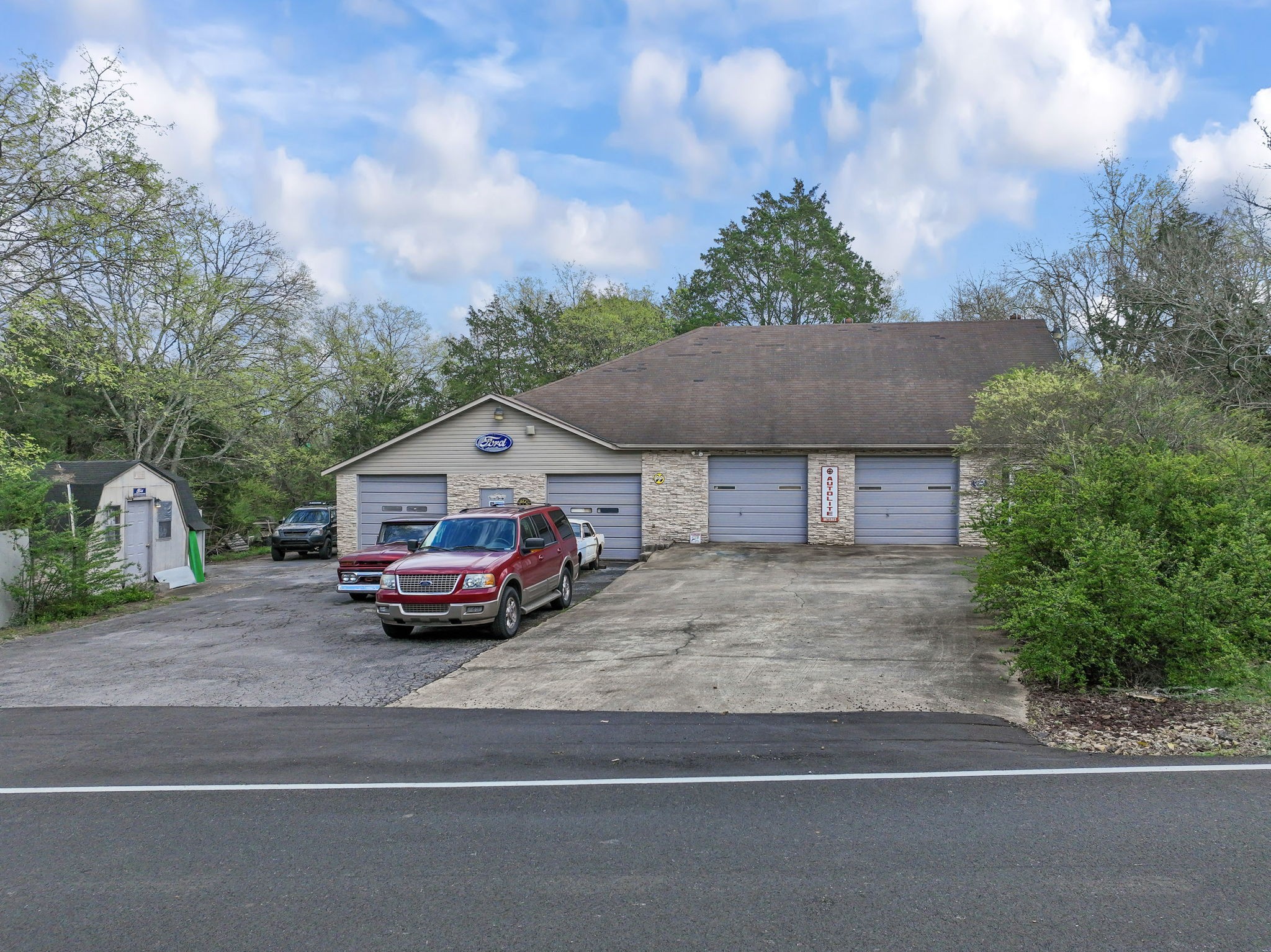 10956 Old Lebanon Rd Property Photo 1