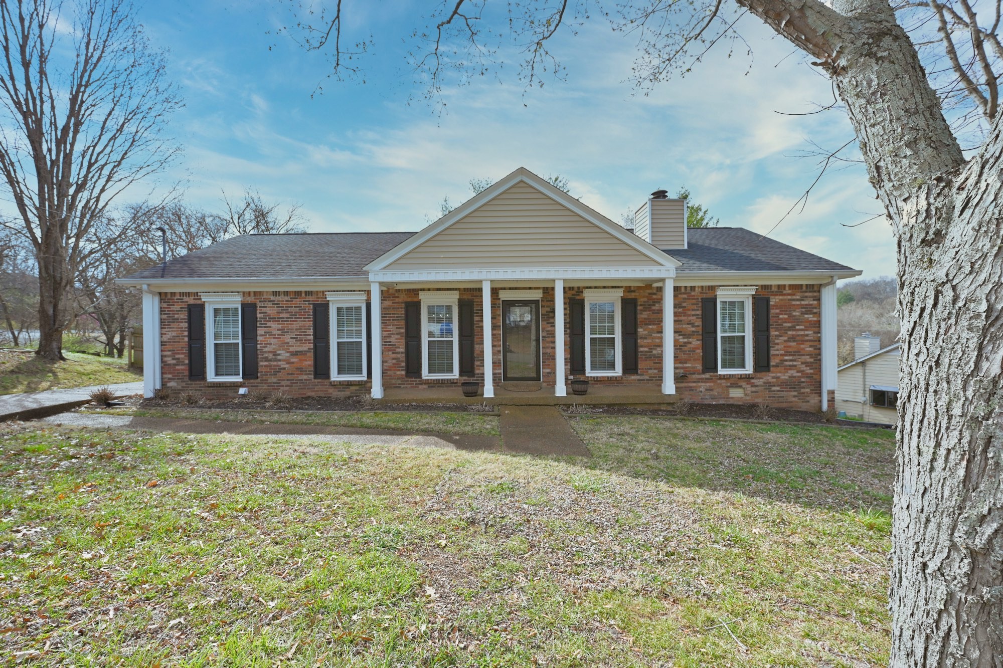 1104 Blythe Ct, E Property Photo 2
