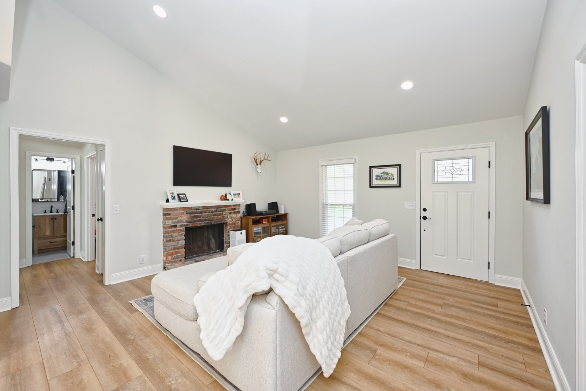 1104 Blythe Ct, E Property Photo 6