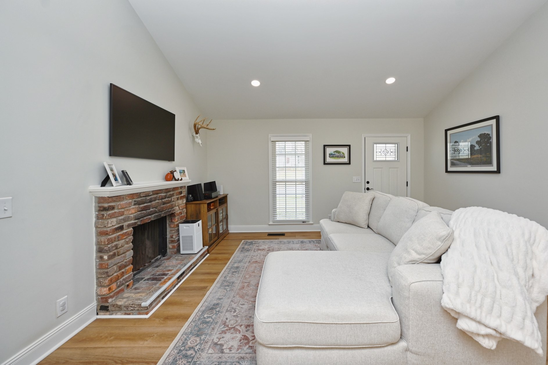1104 Blythe Ct, E Property Photo 7