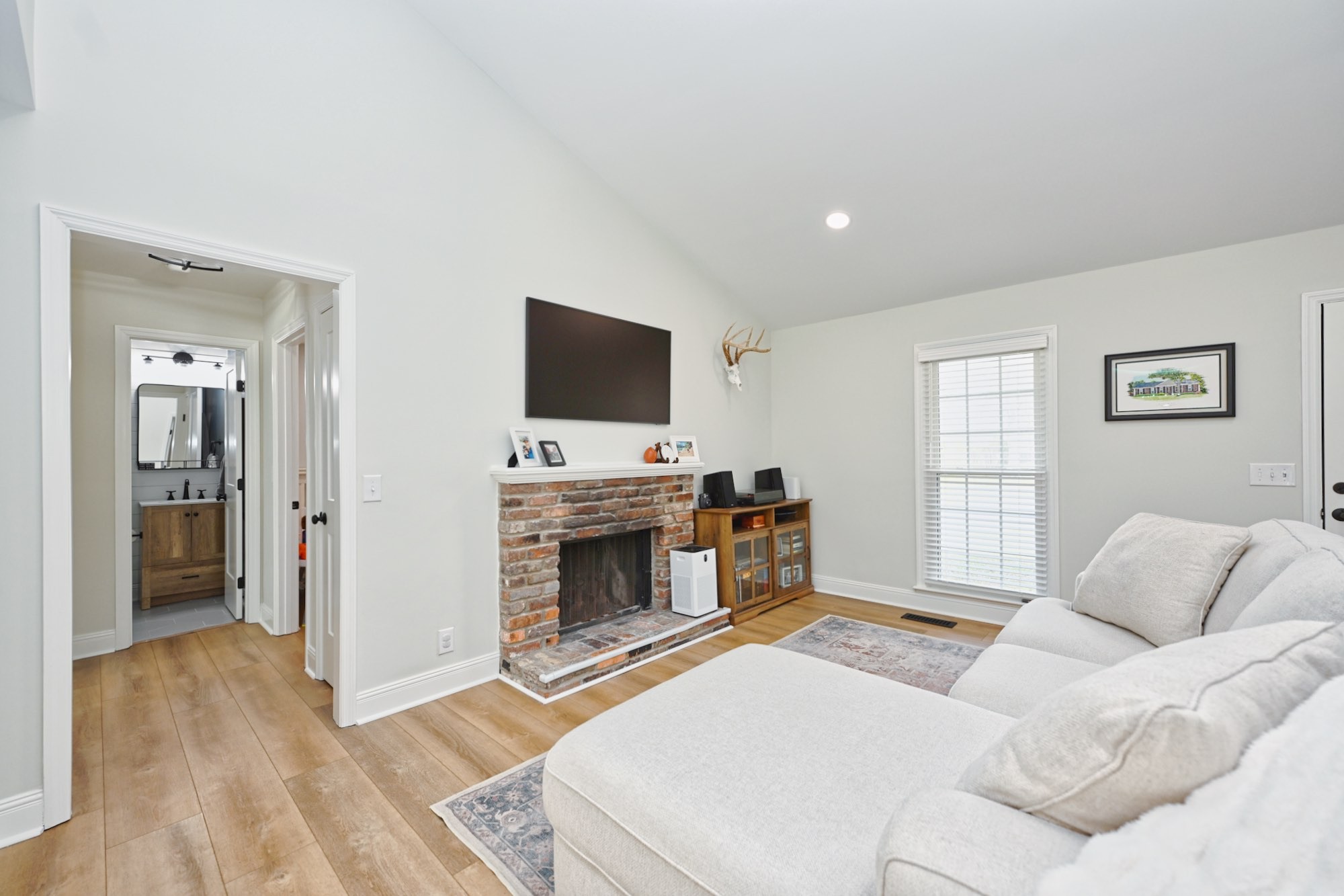 1104 Blythe Ct, E Property Photo 8