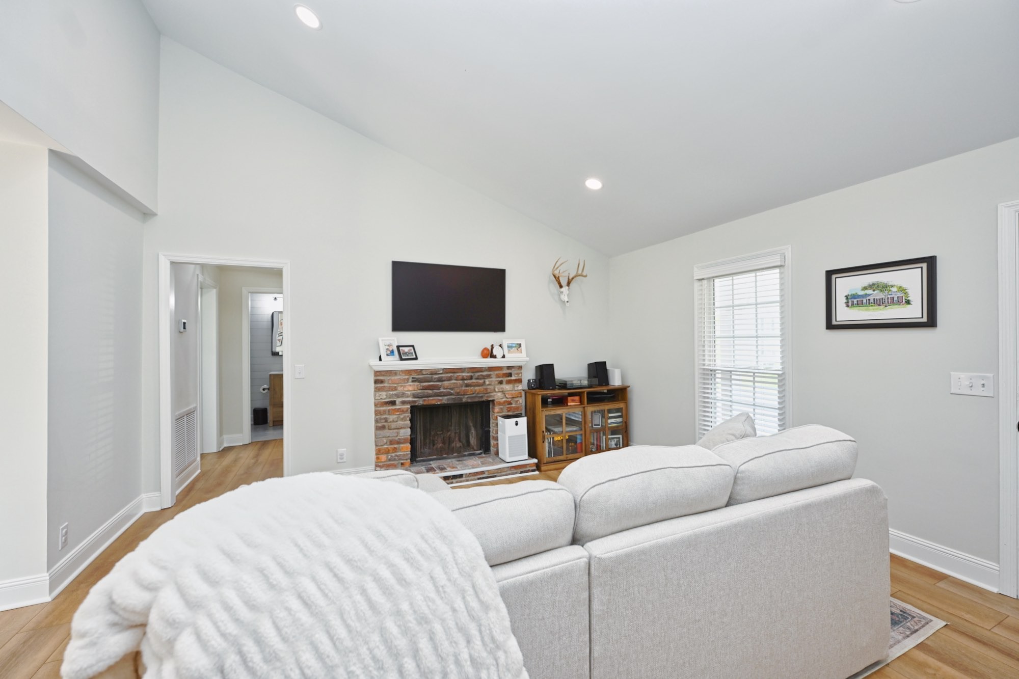 1104 Blythe Ct, E Property Photo 9