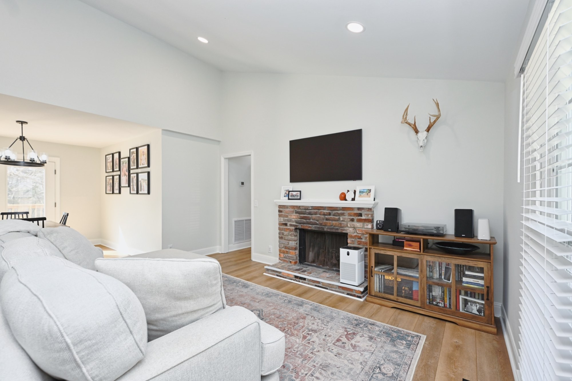 1104 Blythe Ct, E Property Photo 11
