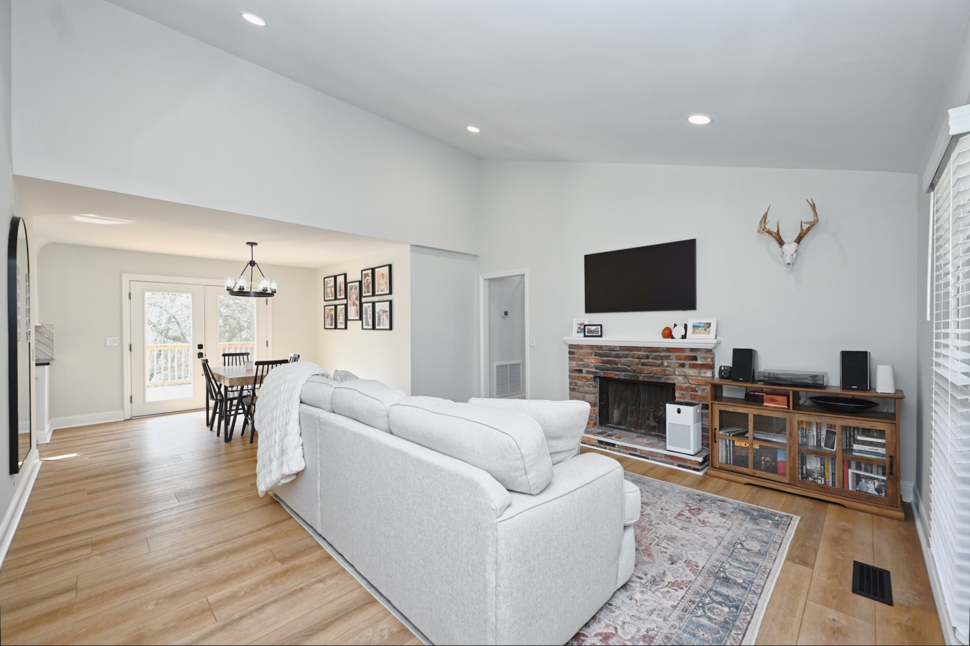 1104 Blythe Ct, E Property Photo 12