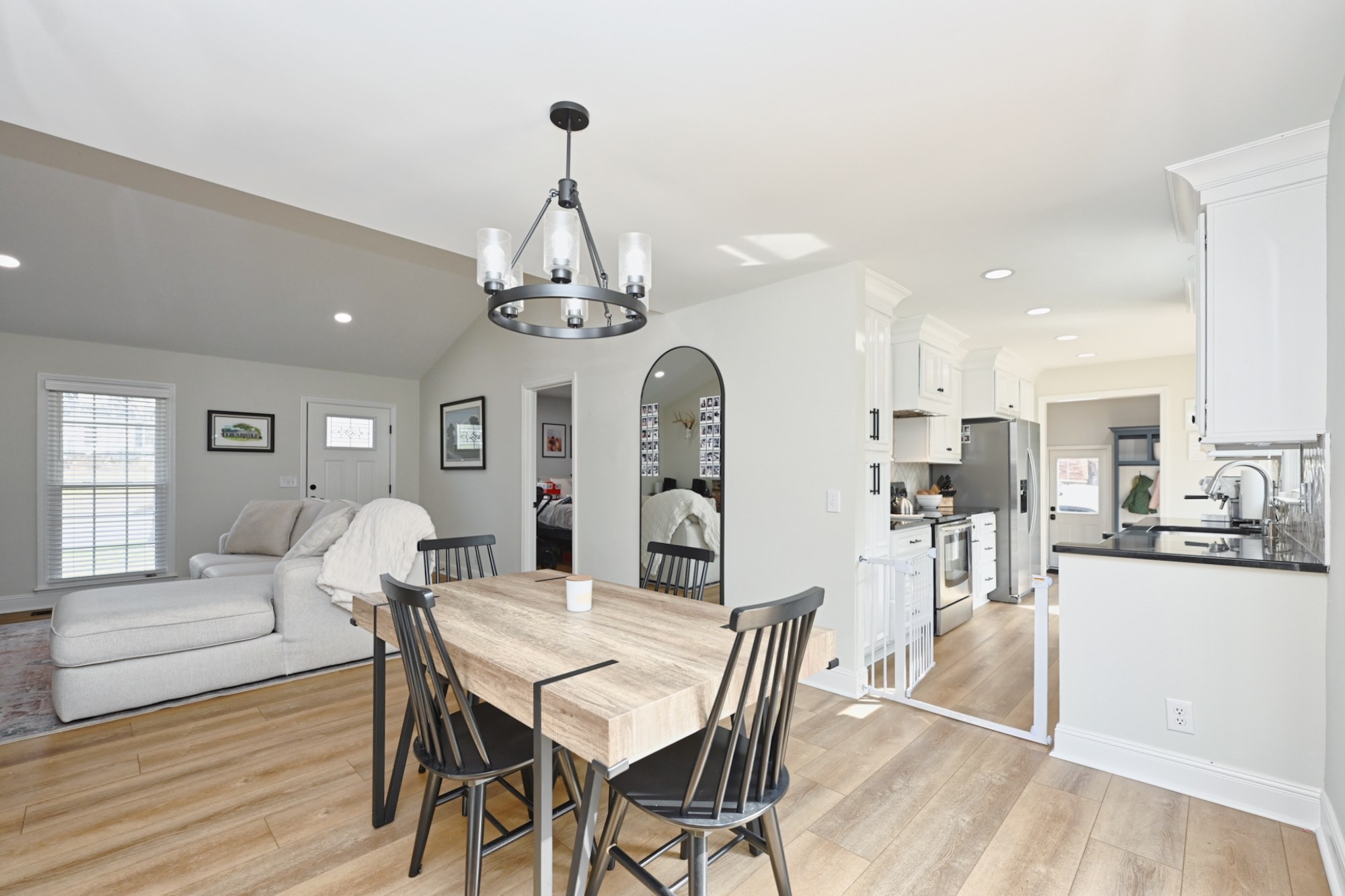 1104 Blythe Ct, E Property Photo 17