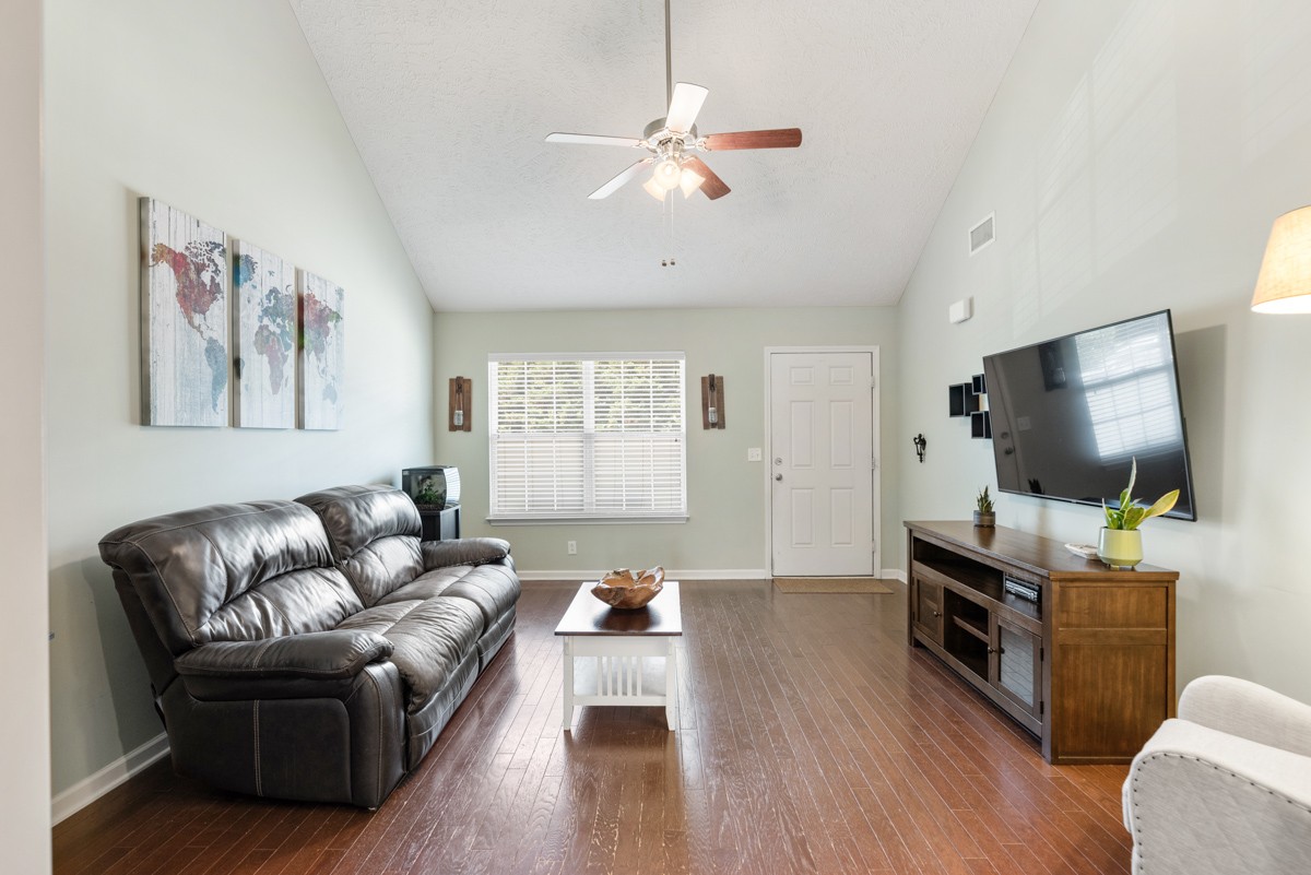 2115 Calydon Ct Property Photo 4