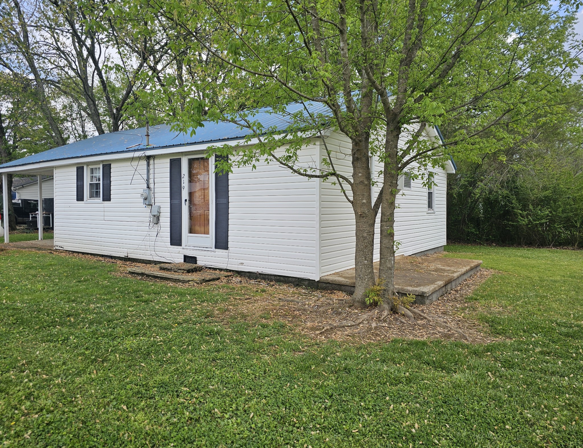 219 Vine Cir Property Photo 2