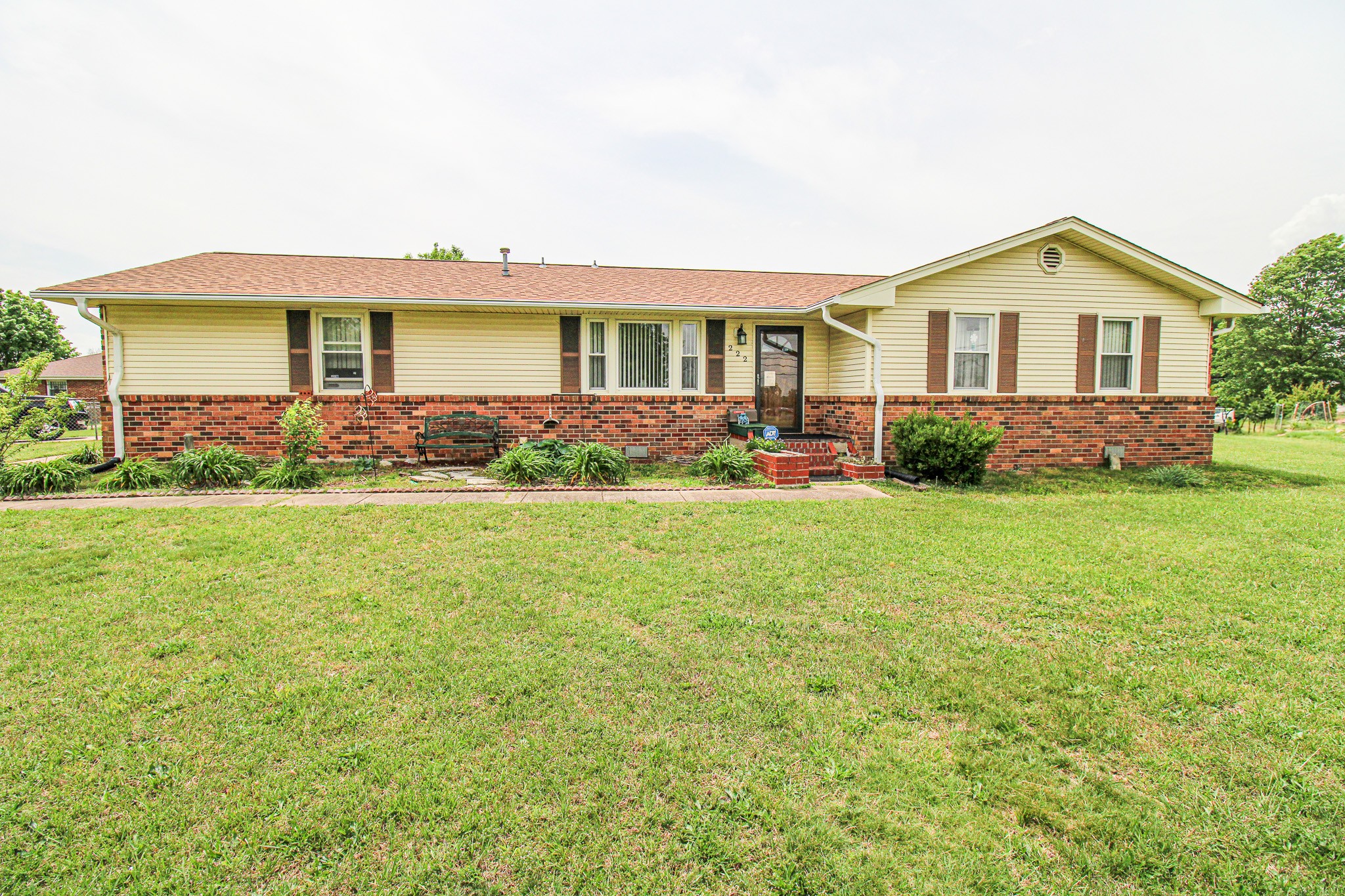 222 Cunningham Ln Property Photo 2