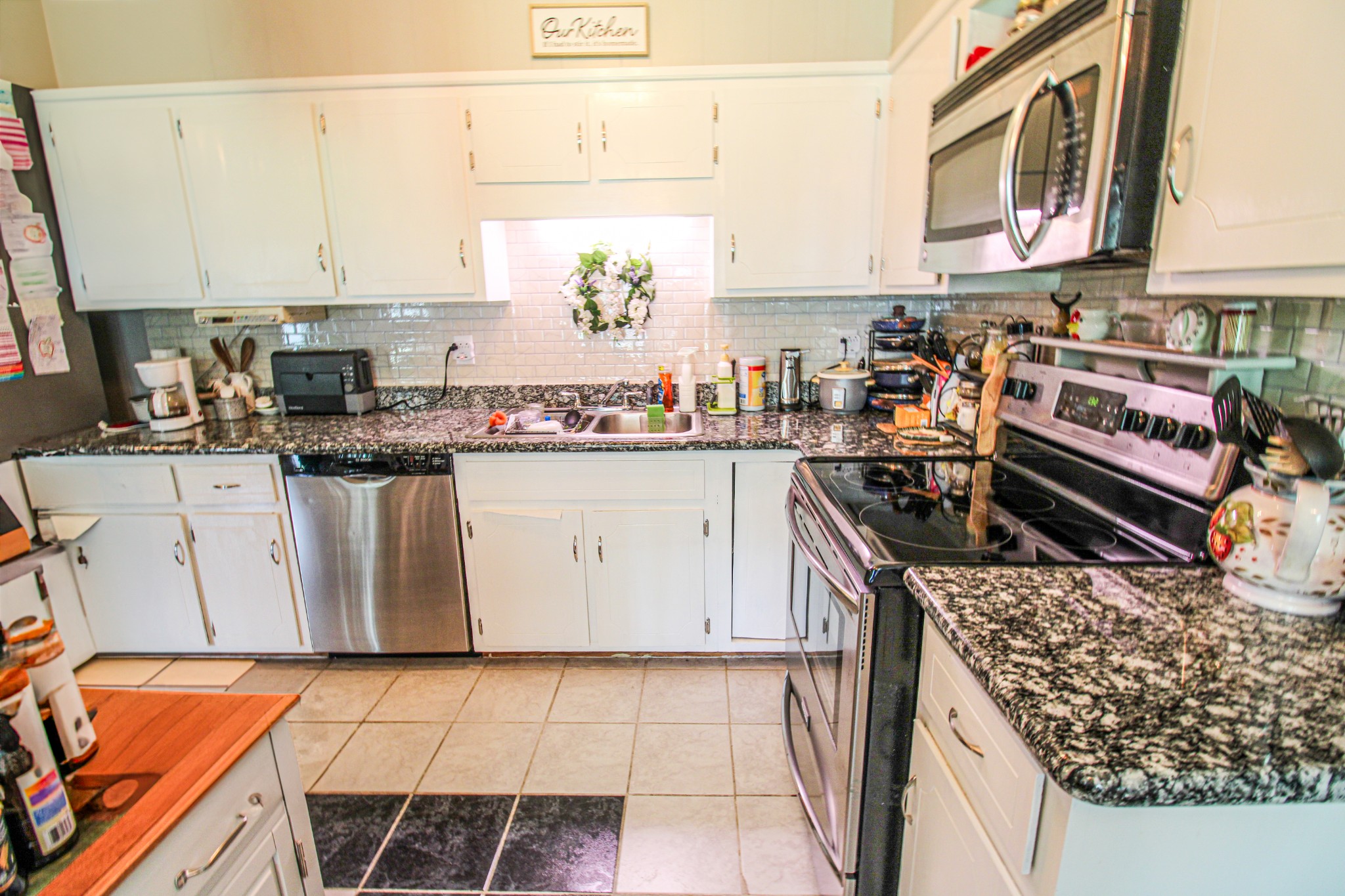 222 Cunningham Ln Property Photo 5