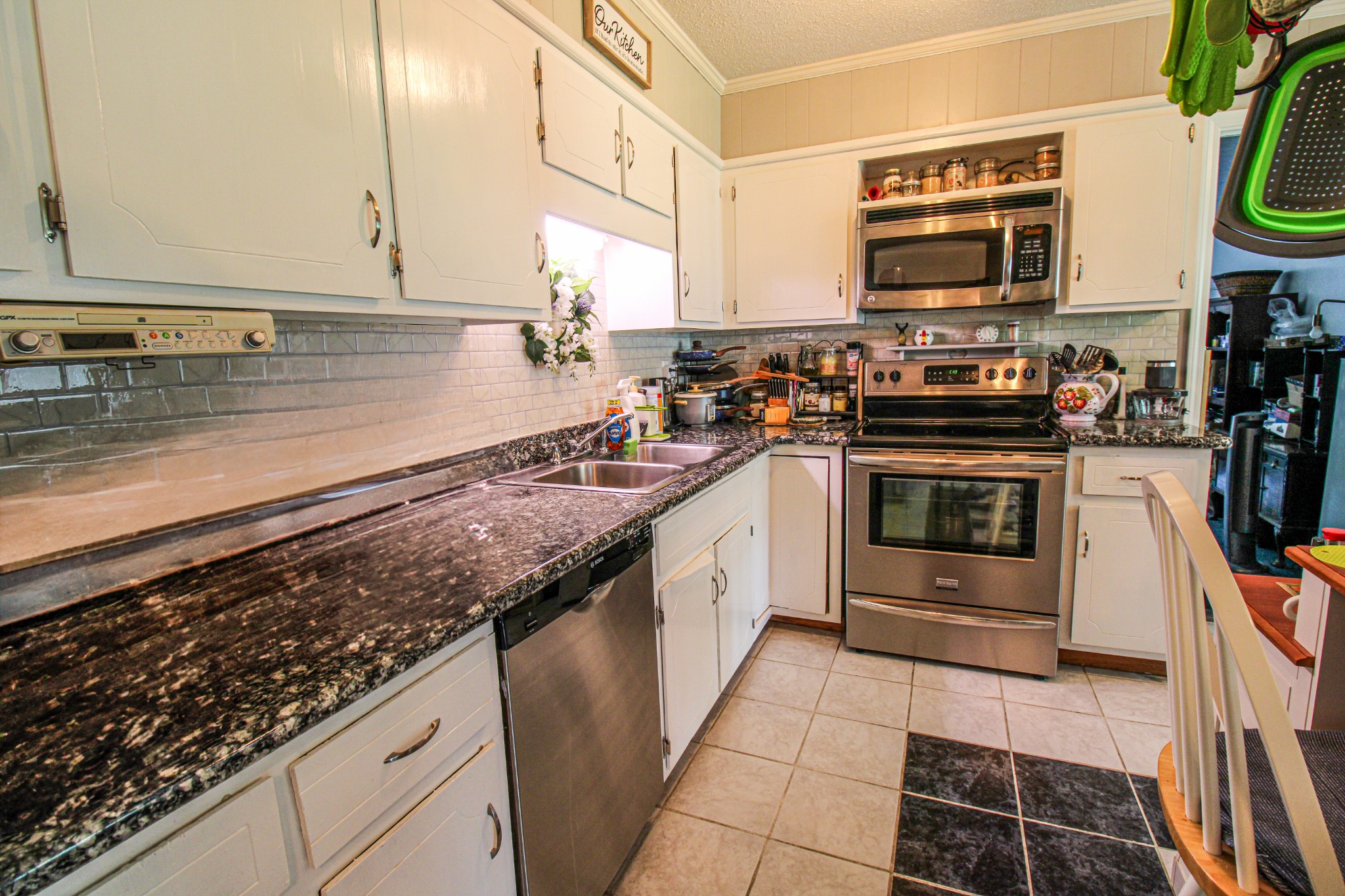 222 Cunningham Ln Property Photo 6