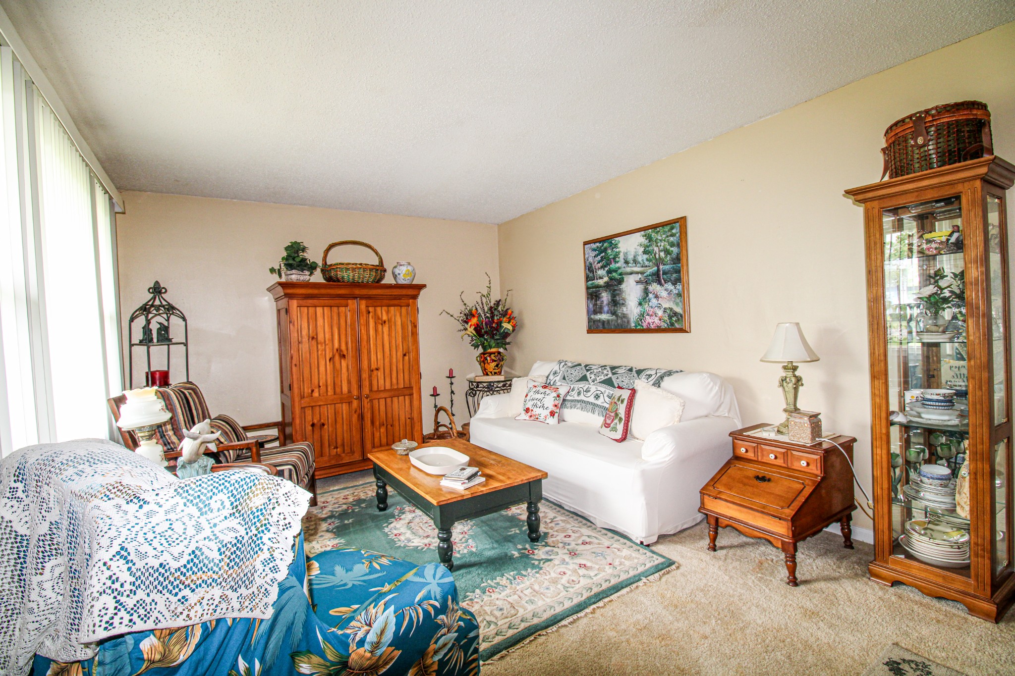 222 Cunningham Ln Property Photo 10