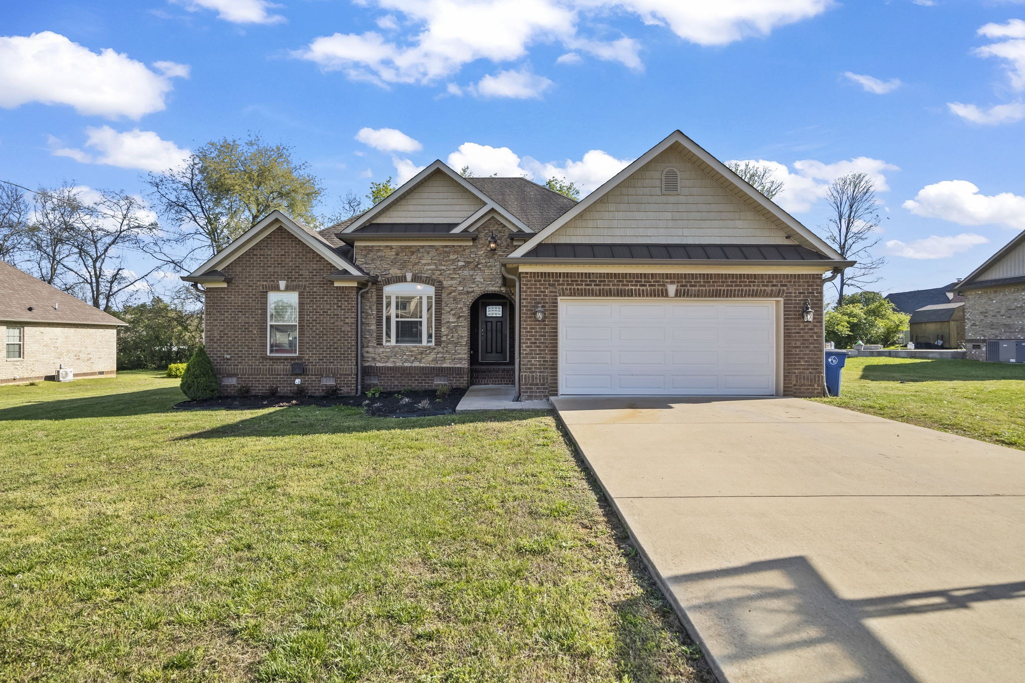 305 Sunnyside Dr Property Photo