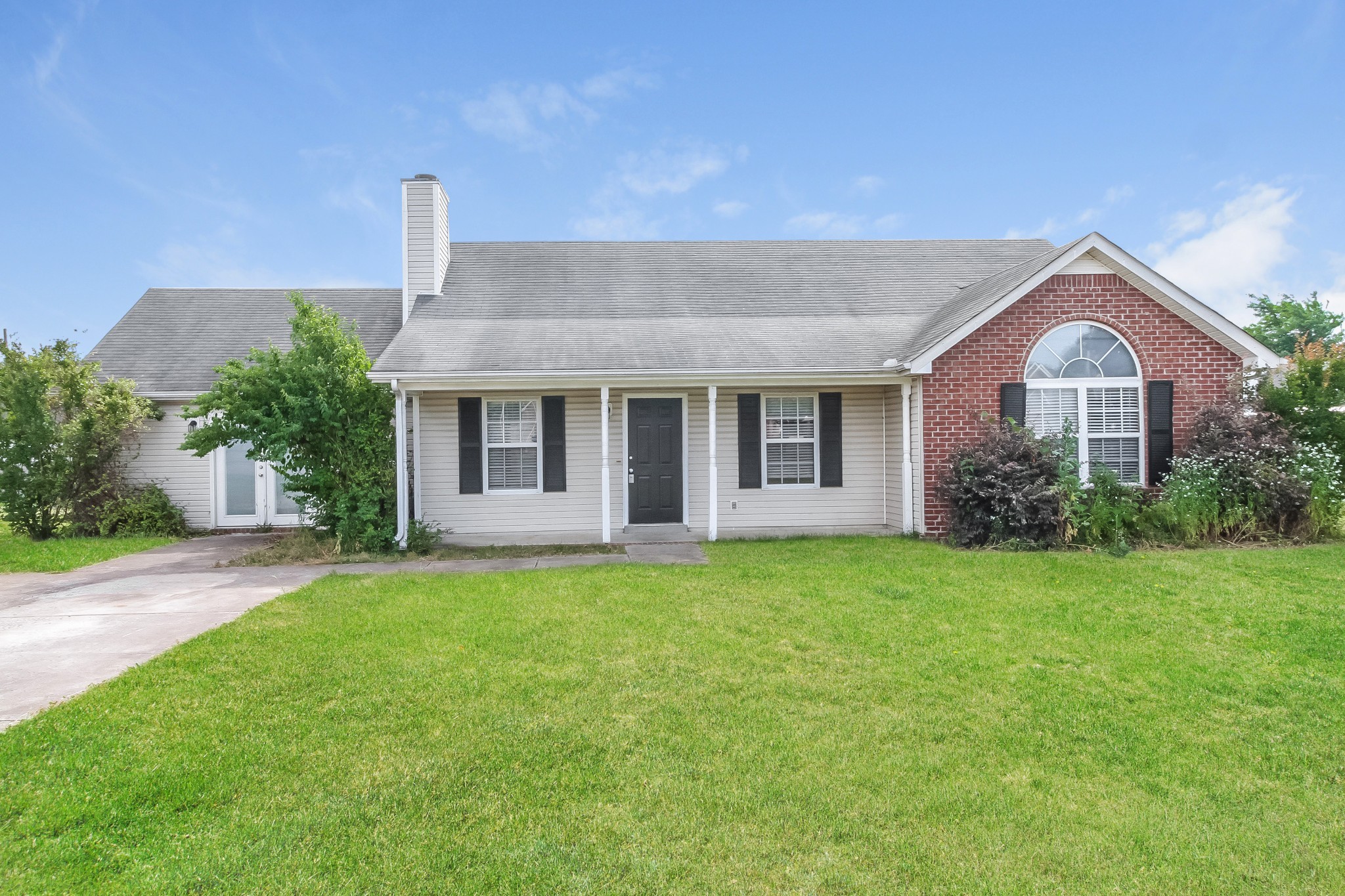 2512 Moore Way Property Photo