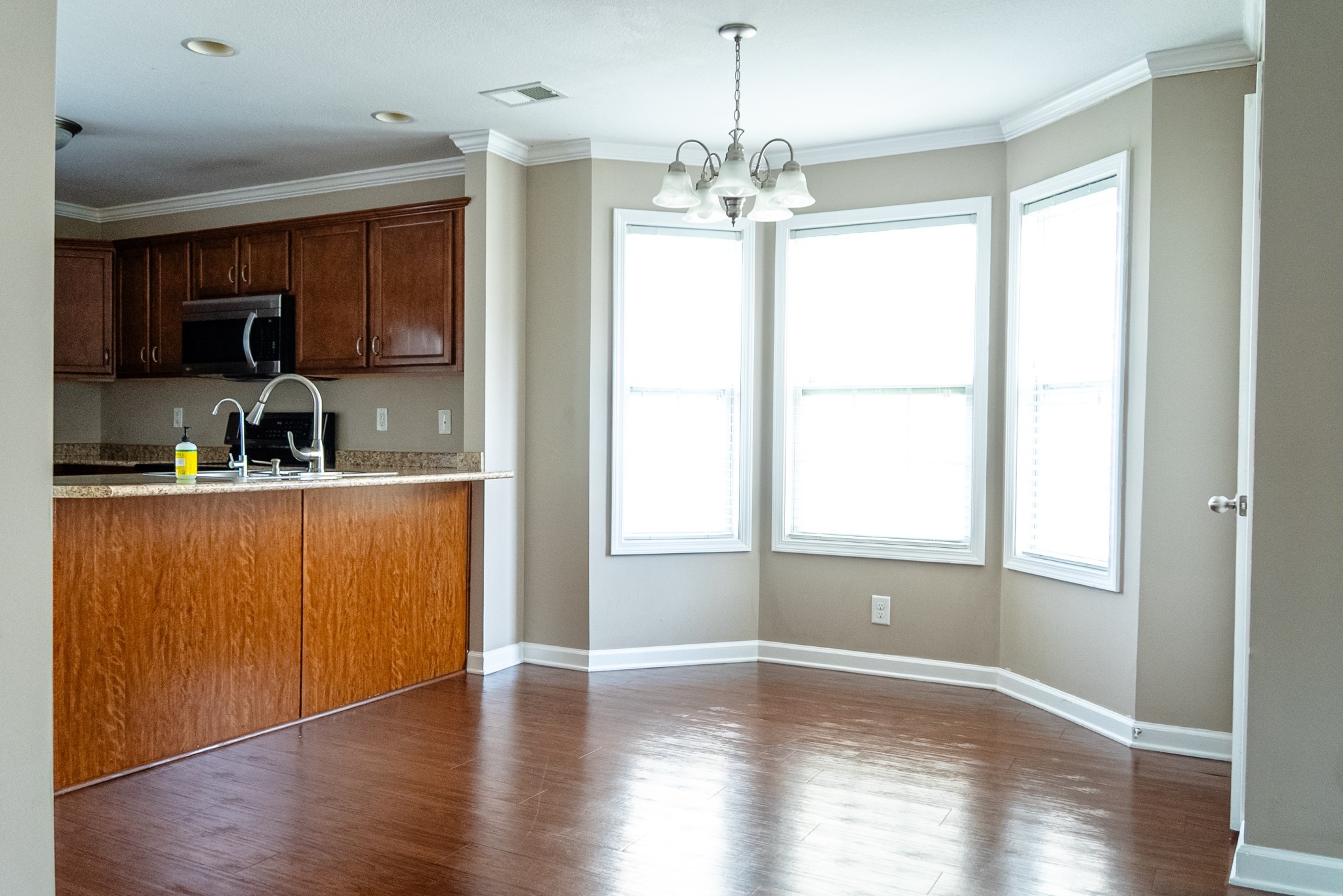 313 Sam Houston Cir Property Photo 4
