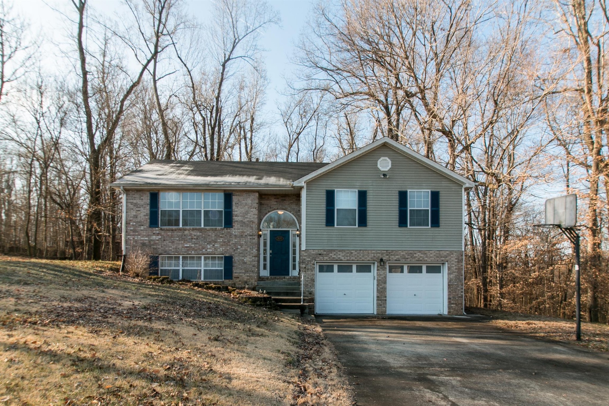 905 Douglas Ln Property Photo