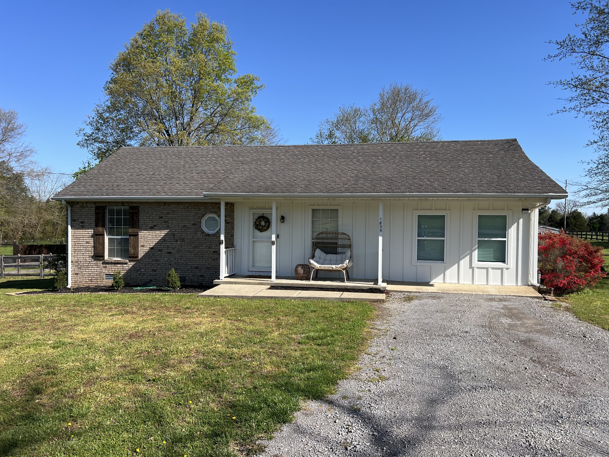 1835 Rogers Ln Property Photo 1