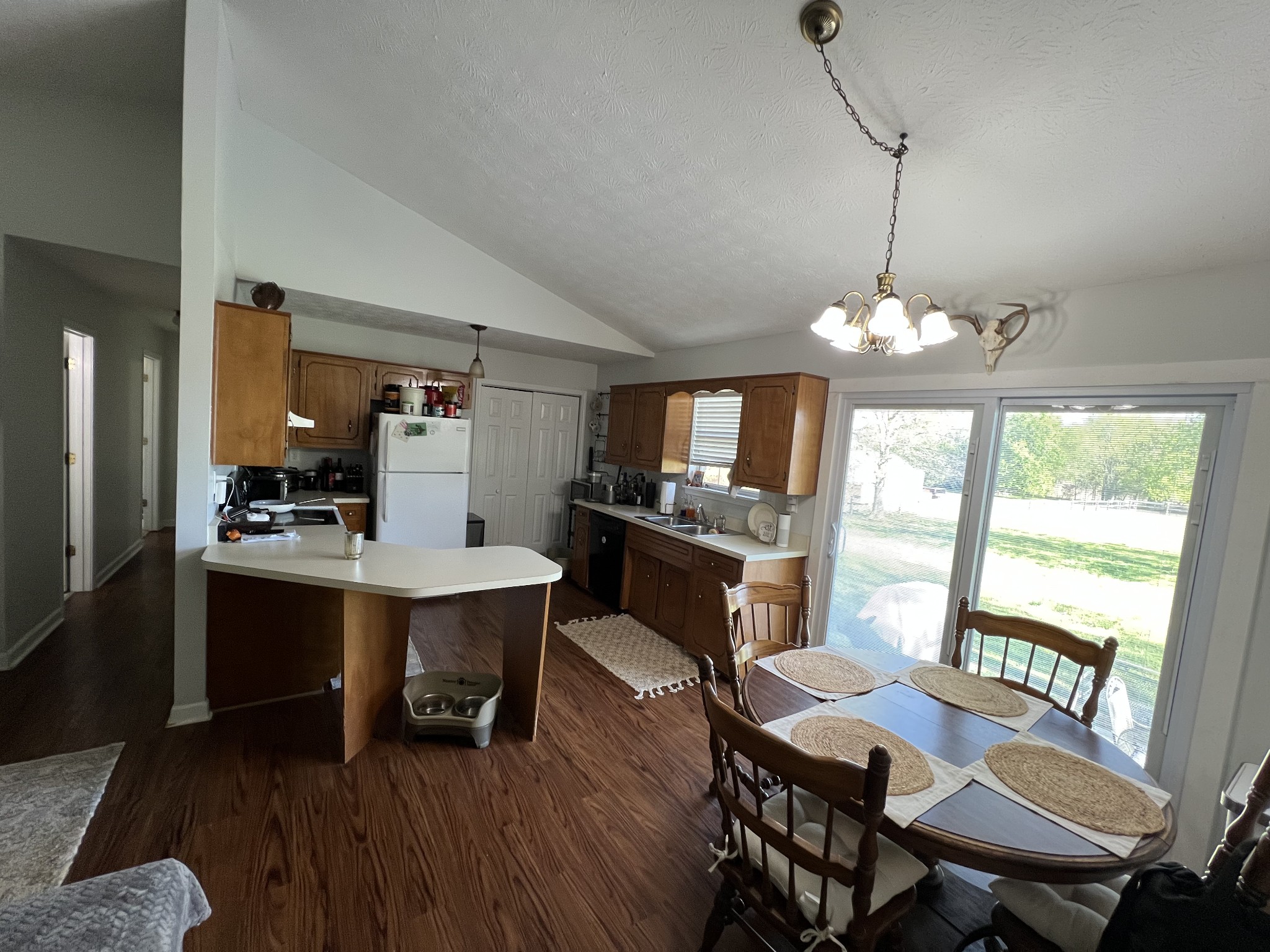 1835 Rogers Ln Property Photo 2
