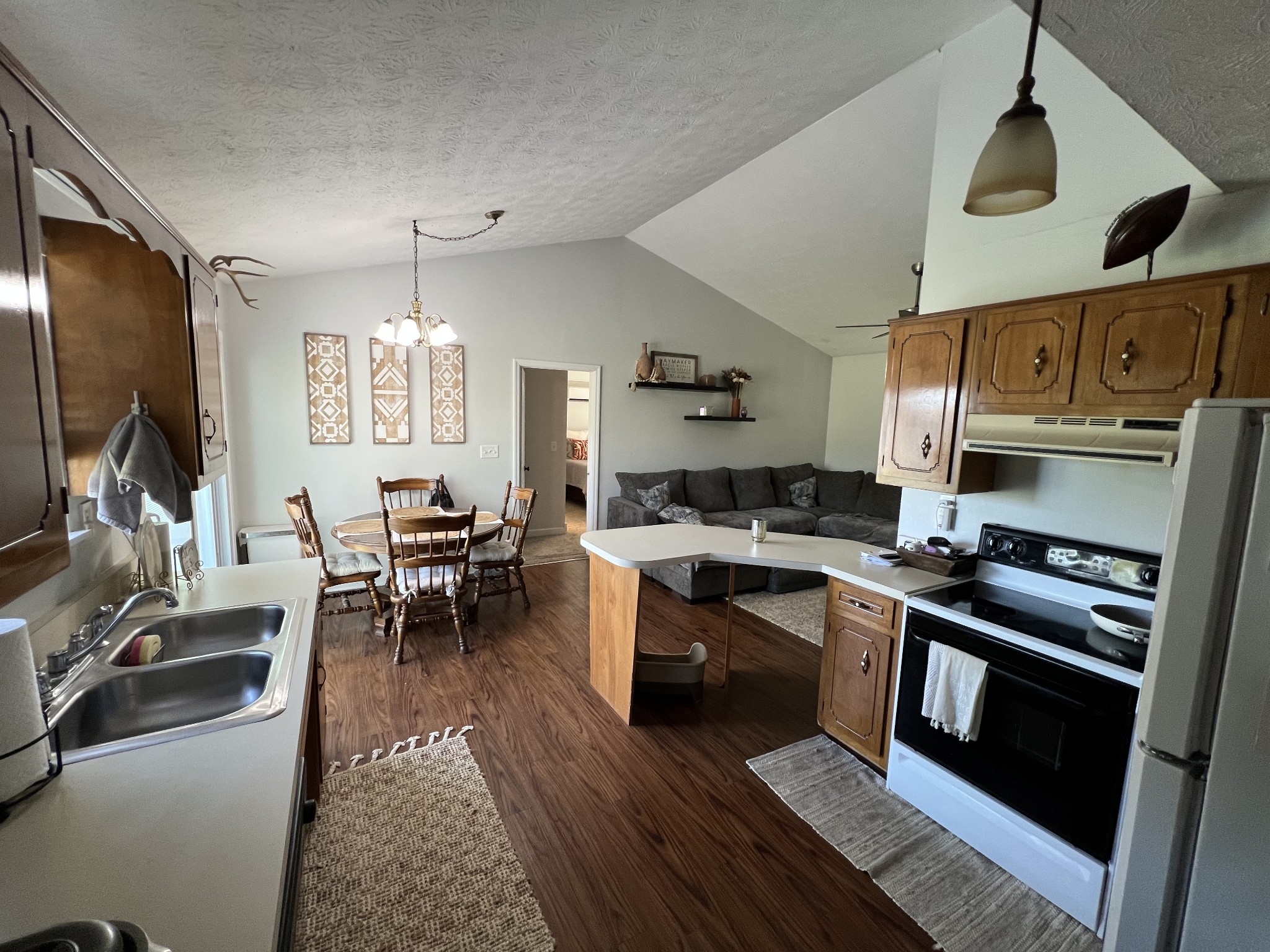 1835 Rogers Ln Property Photo 3