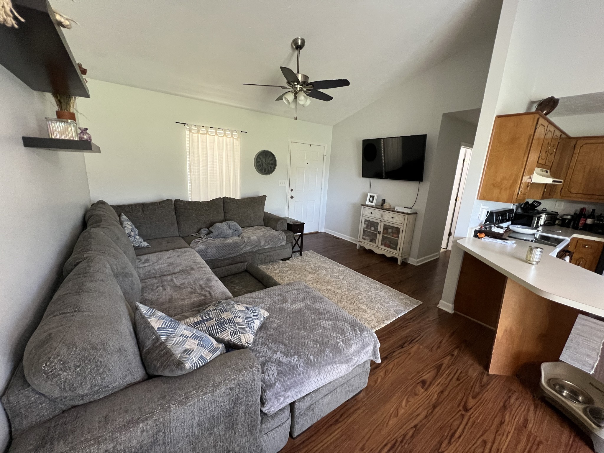 1835 Rogers Ln Property Photo 4