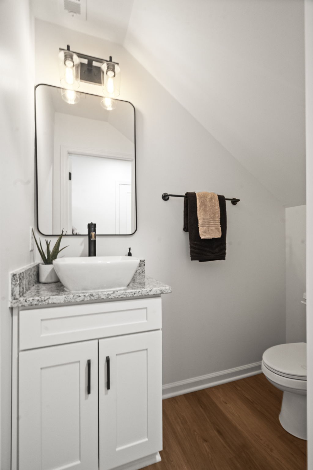 109b Rayon Dr Property Photo 14