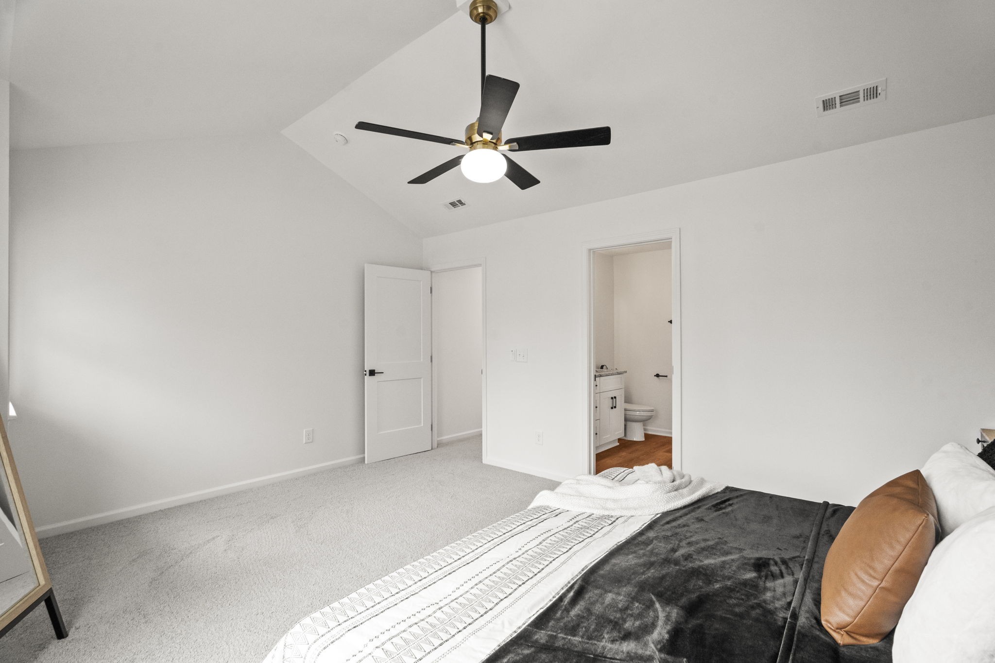 109b Rayon Dr Property Photo 18