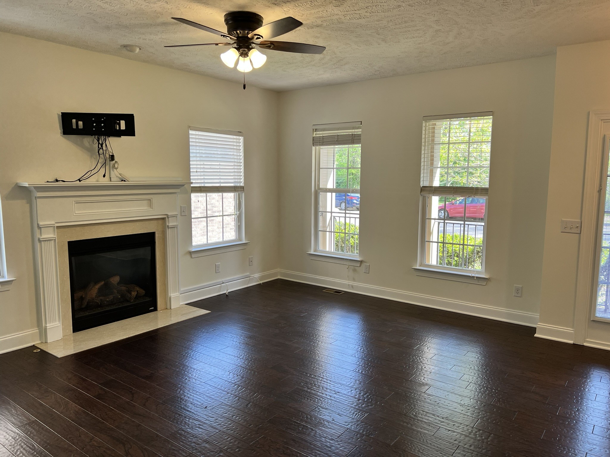 2124 Skyglen Trce Property Photo 4