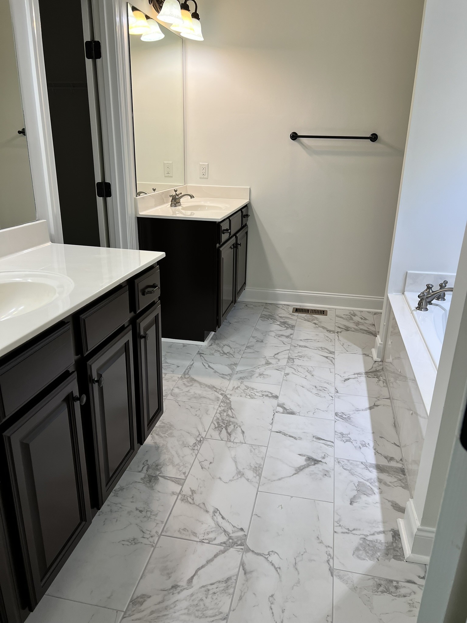 2124 Skyglen Trce Property Photo 13