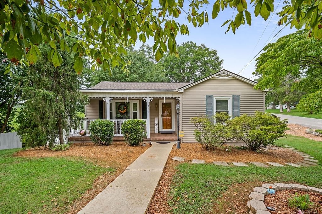 301 S Young St Property Photo