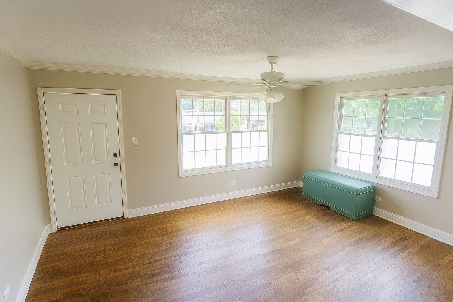 1503 Lawndale St Property Photo 3