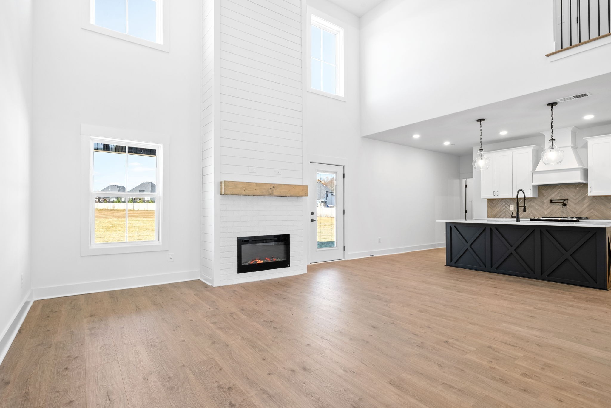 250 Bellshire Dr Property Photo 3