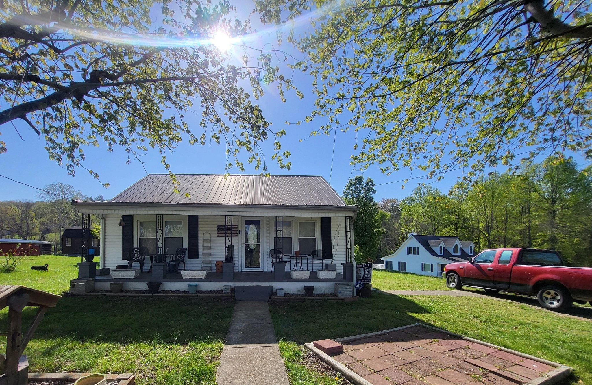 232 Oakwood St Property Photo