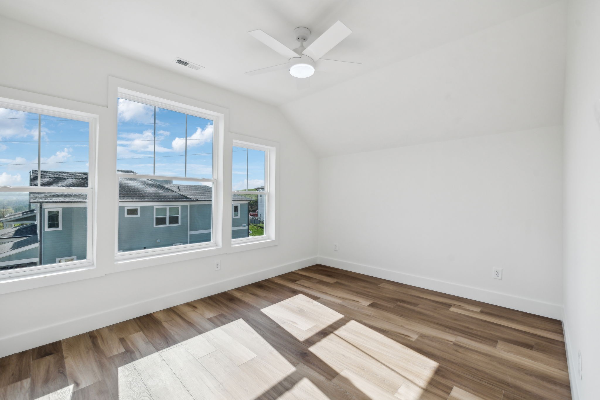 129 Stella Dr Property Photo 18