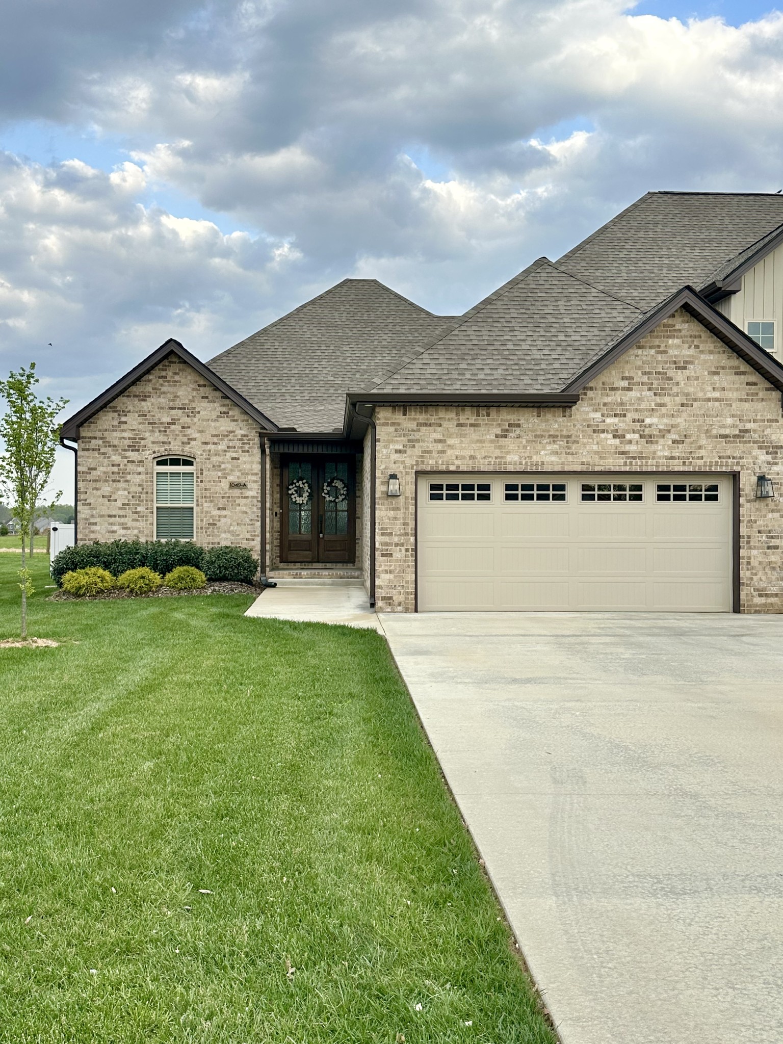 1049 Veridian Dr Property Photo 2