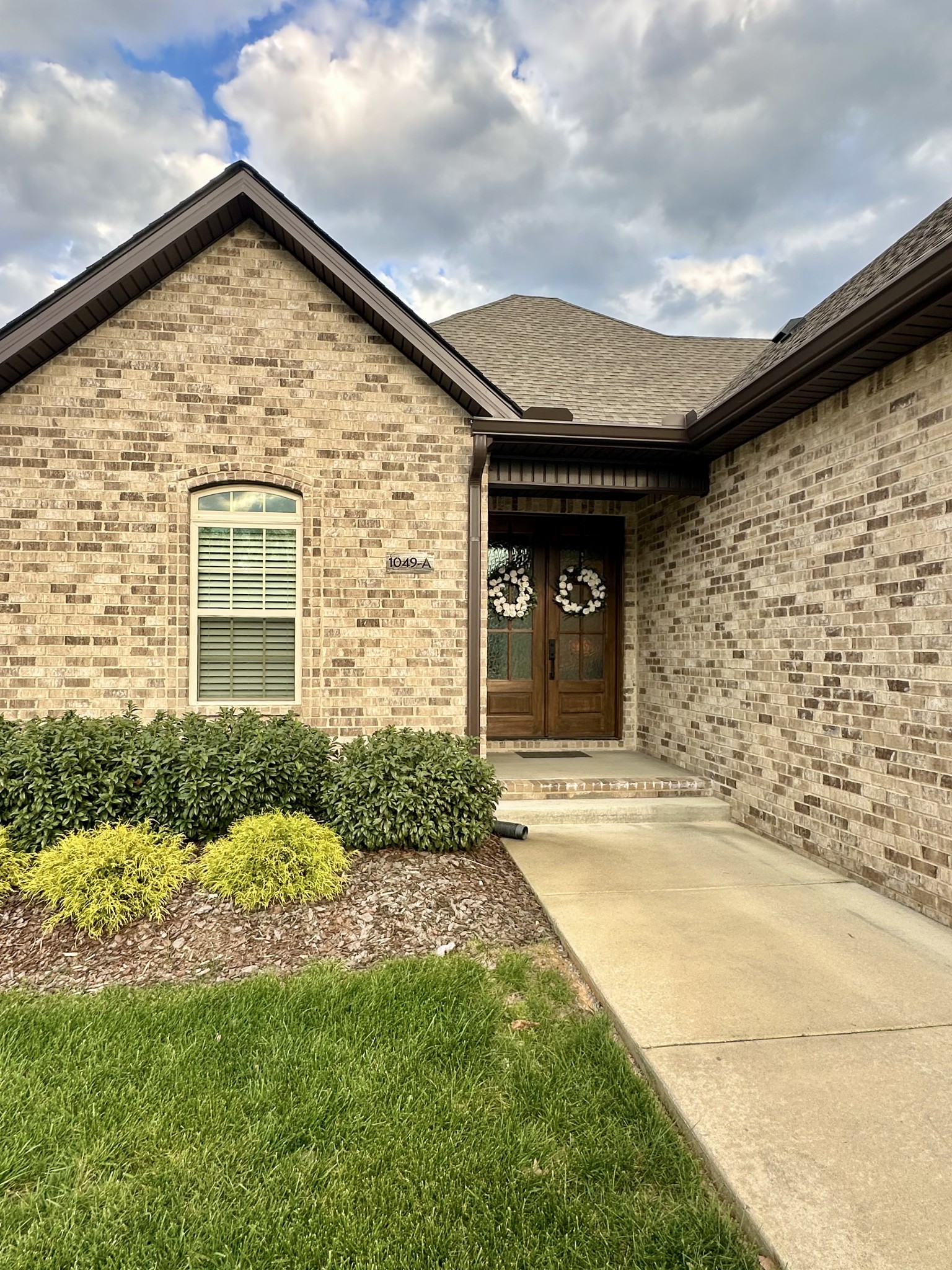 1049 Veridian Dr Property Photo 3