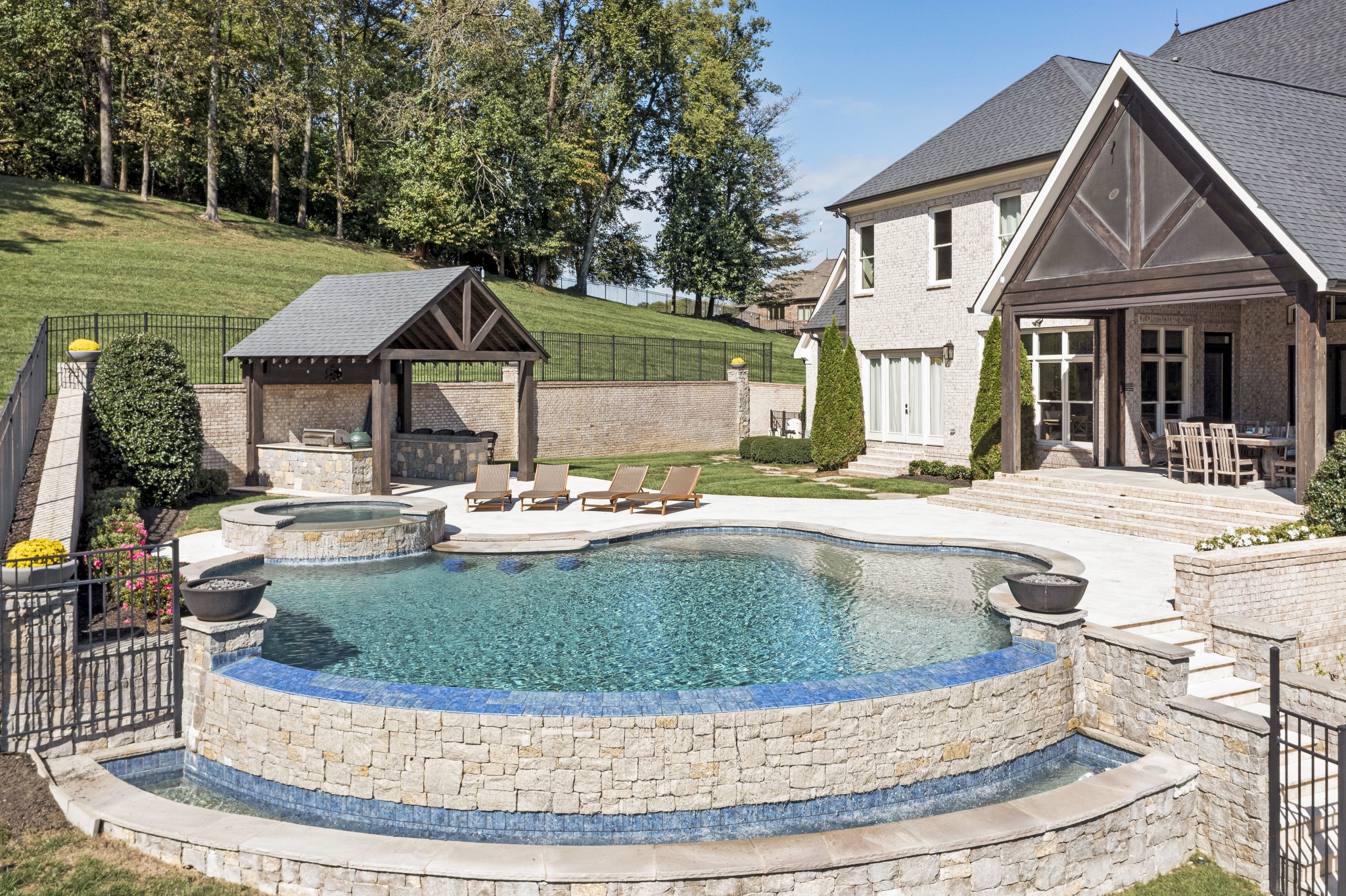 700 Pendragon Ct Property Photo 2