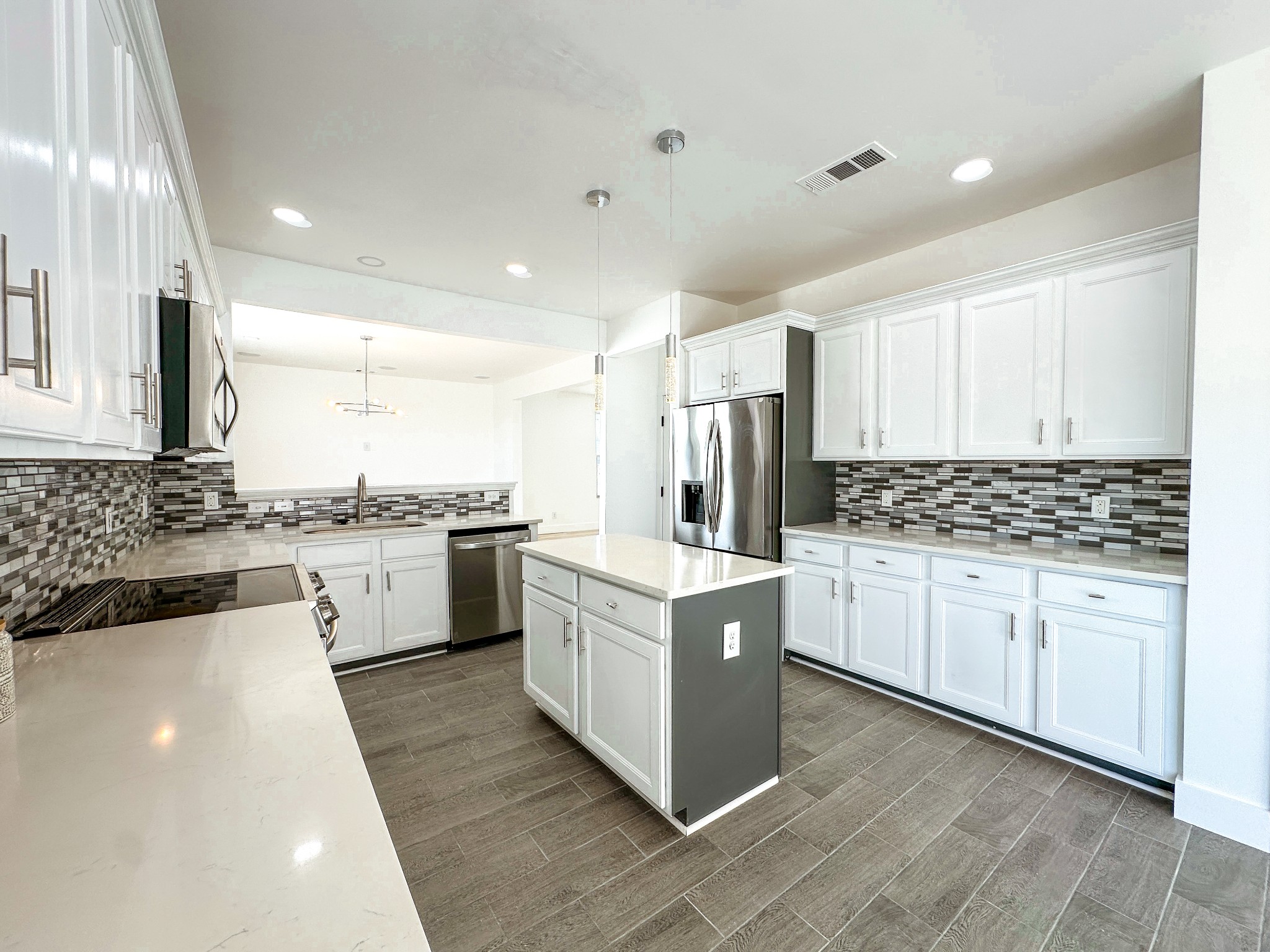 2077 Hickory Brook Dr Property Photo 3