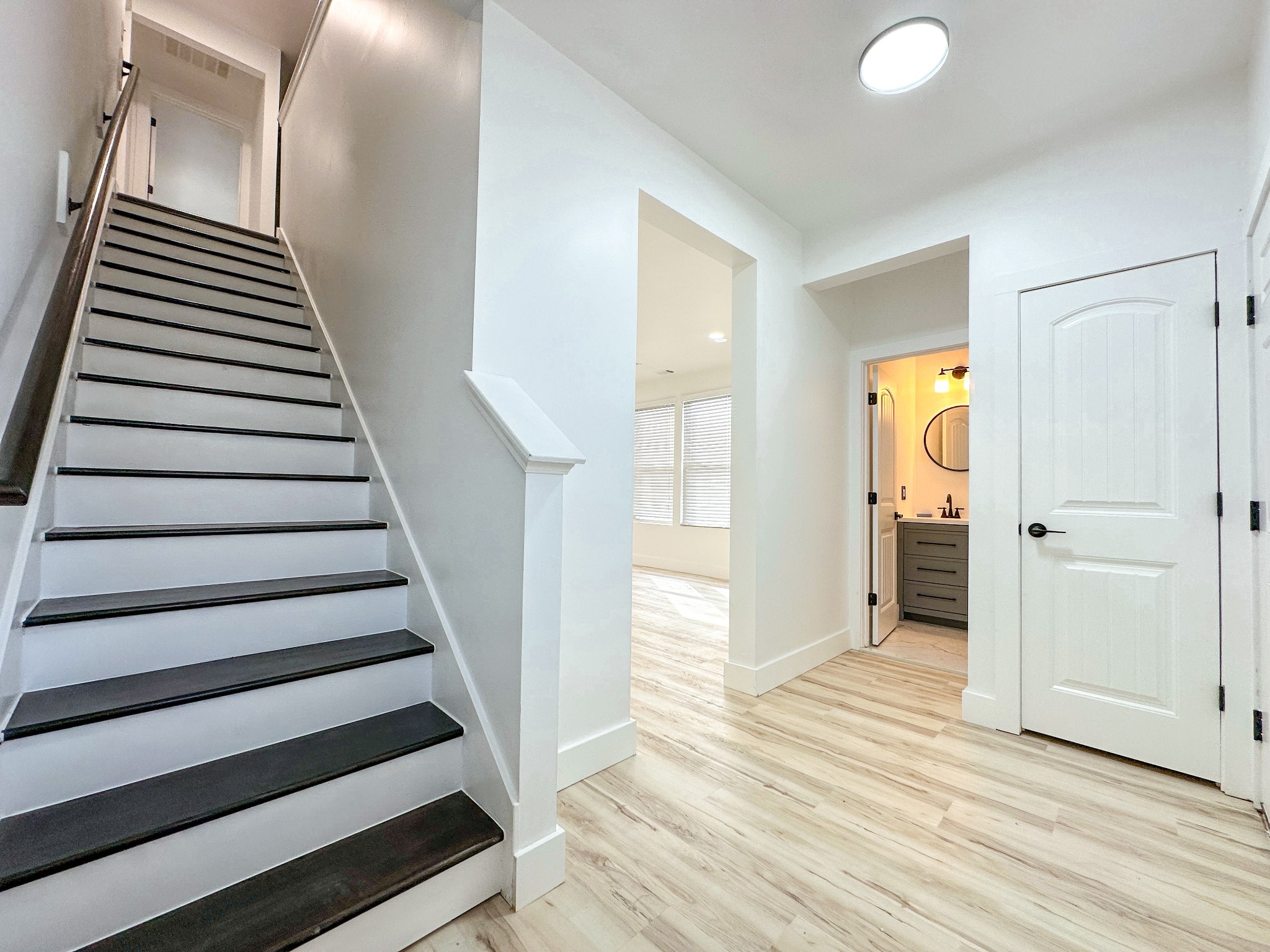 2077 Hickory Brook Dr Property Photo 4
