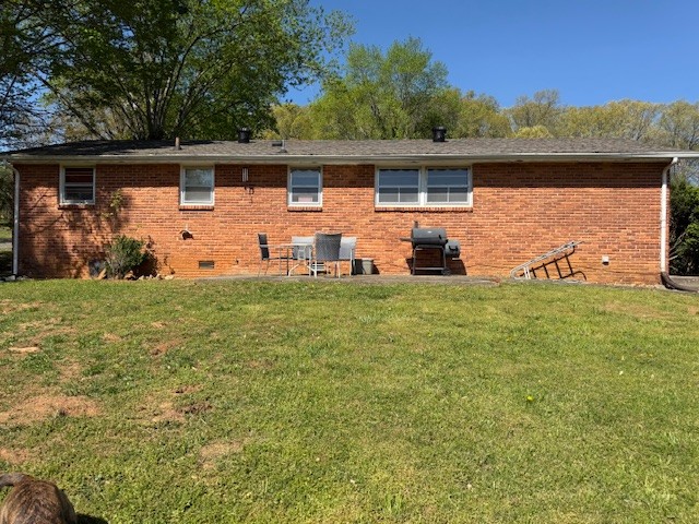 305 Lakeshore Dr Property Photo 3