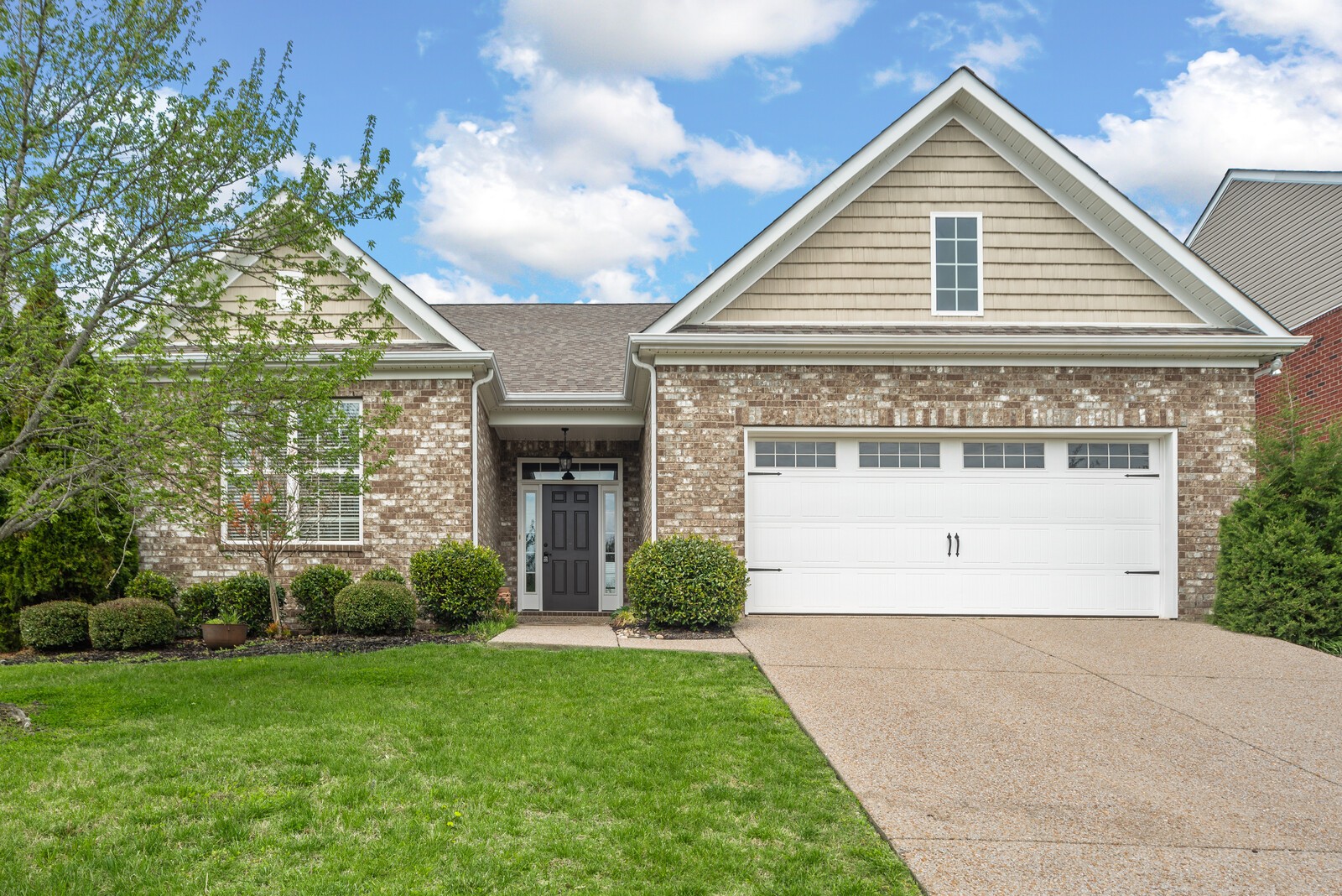 1841 Looking Glass Ln Property Photo