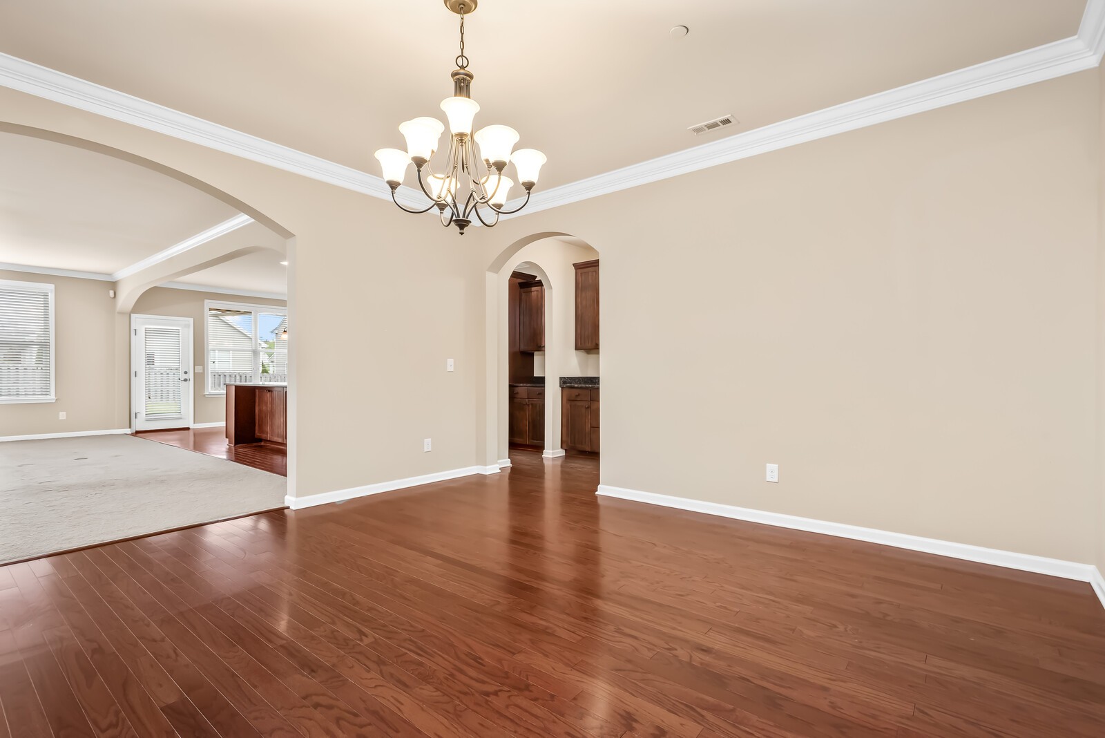 1841 Looking Glass Ln Property Photo 5