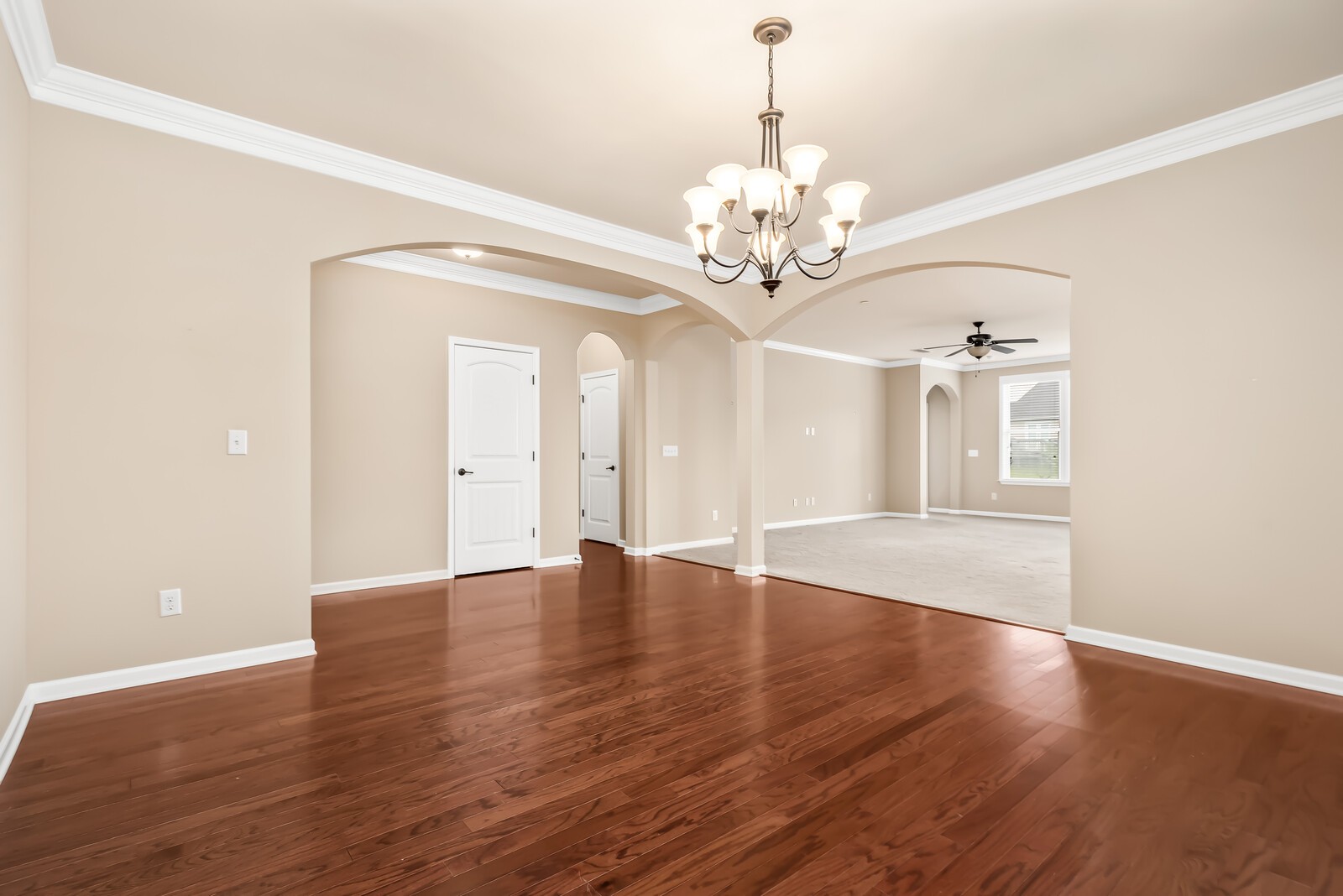 1841 Looking Glass Ln Property Photo 7