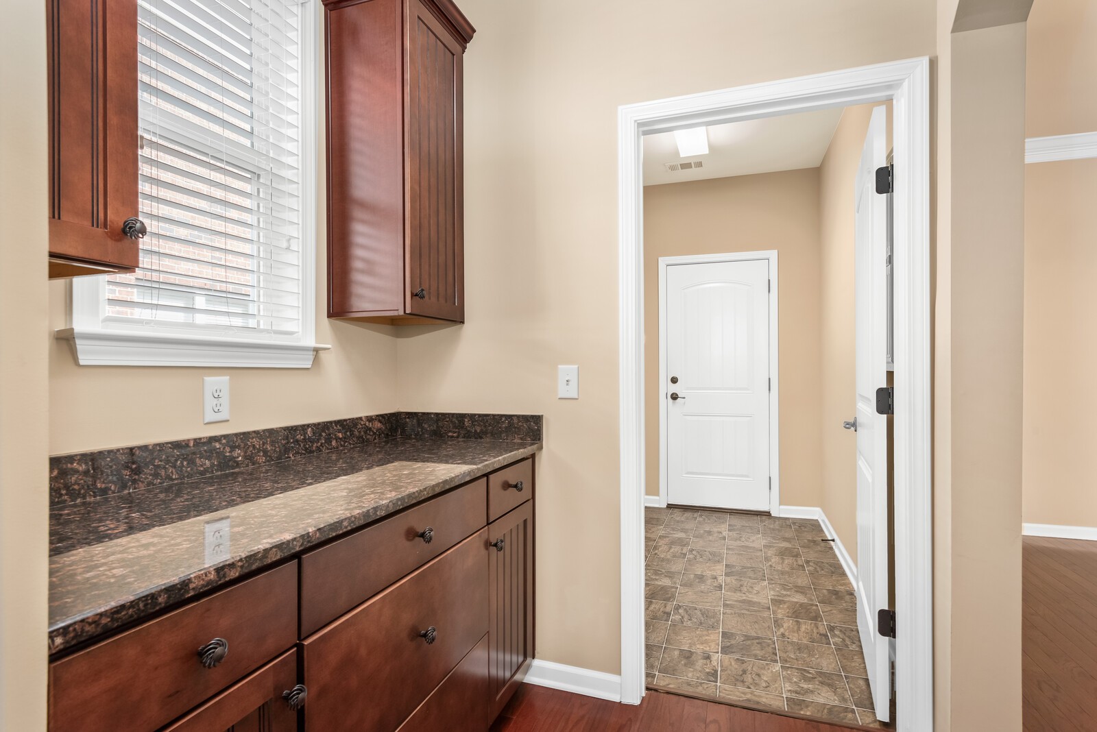 1841 Looking Glass Ln Property Photo 27