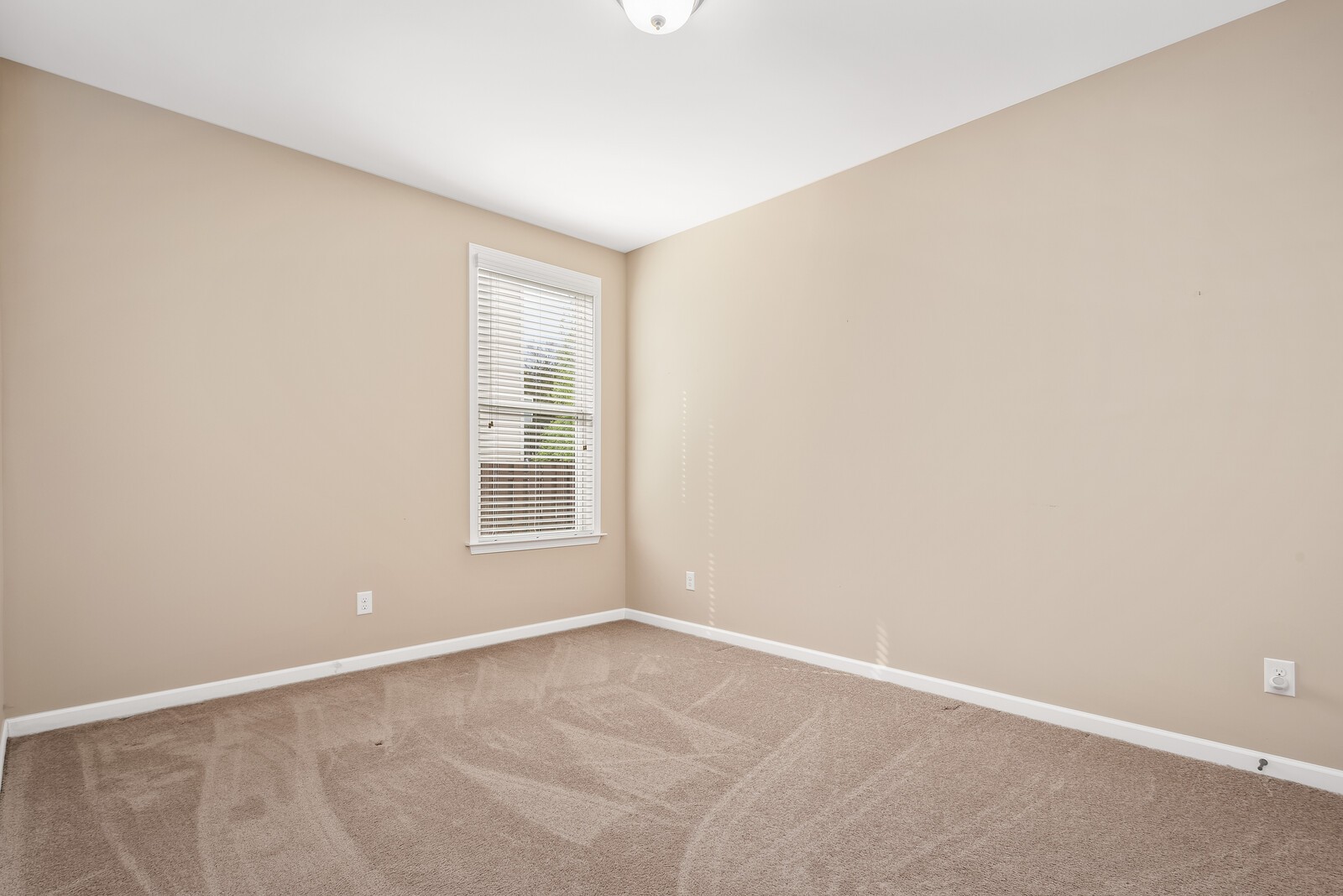 1841 Looking Glass Ln Property Photo 40